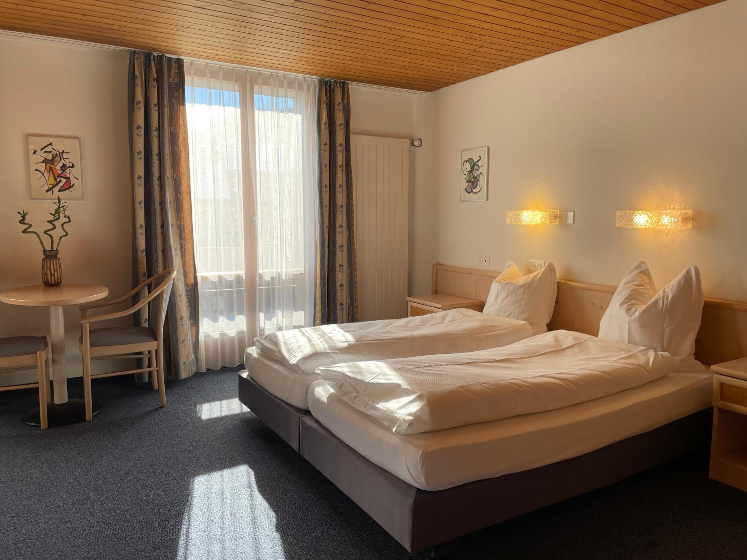 Standard Twin Room - Photo 1