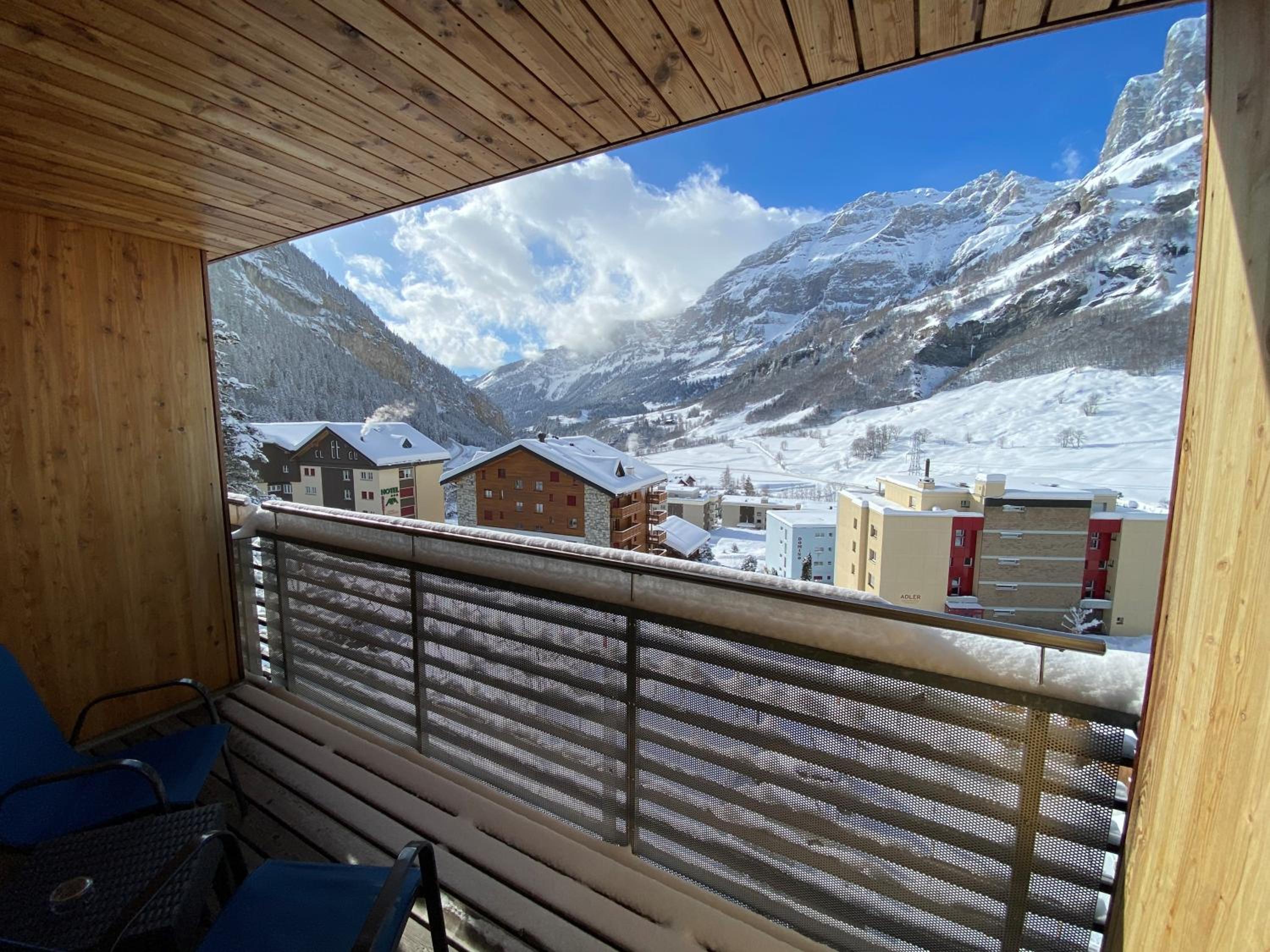Superior Room with 2 Single Beds and Balcony - Photo 9