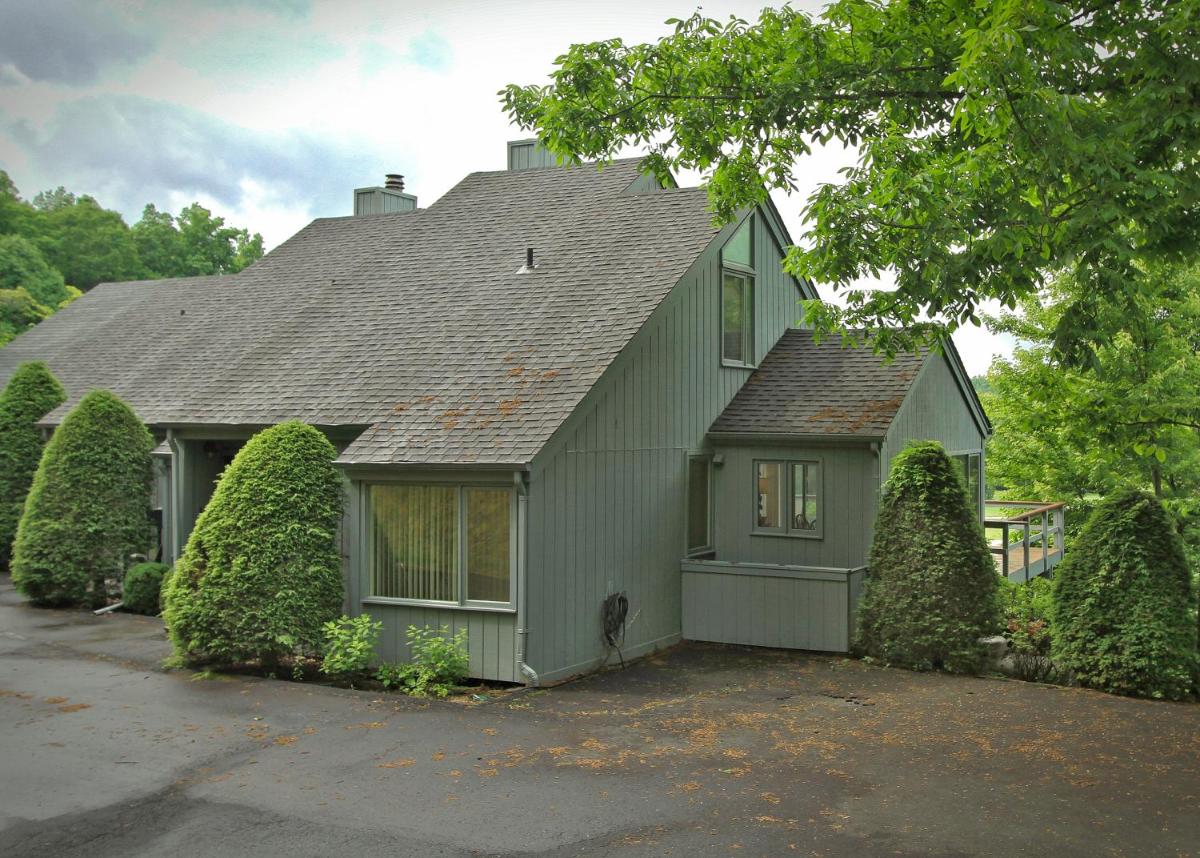 Three-Bedroom Townhouse
