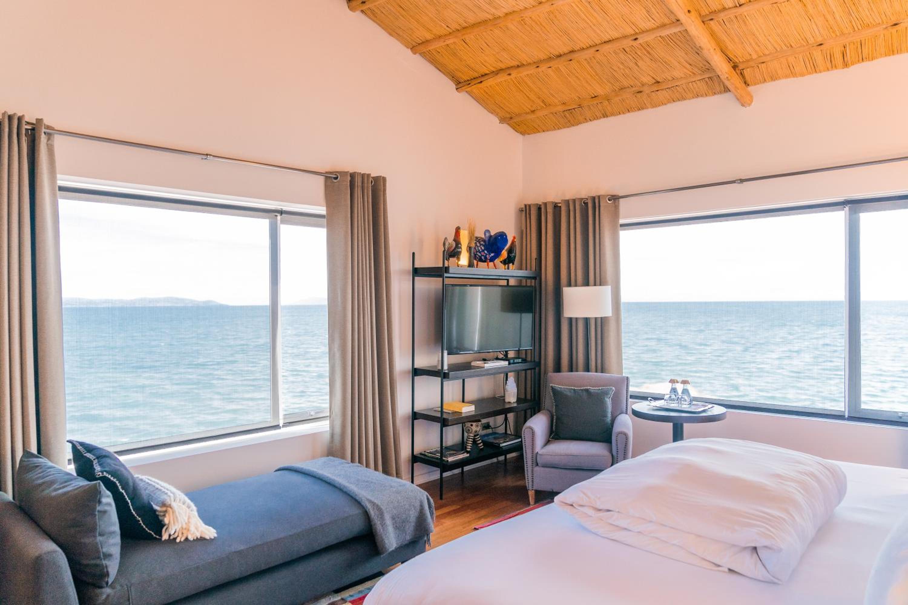 Superior Double Or Twin Room With Corner Lake View photo 3