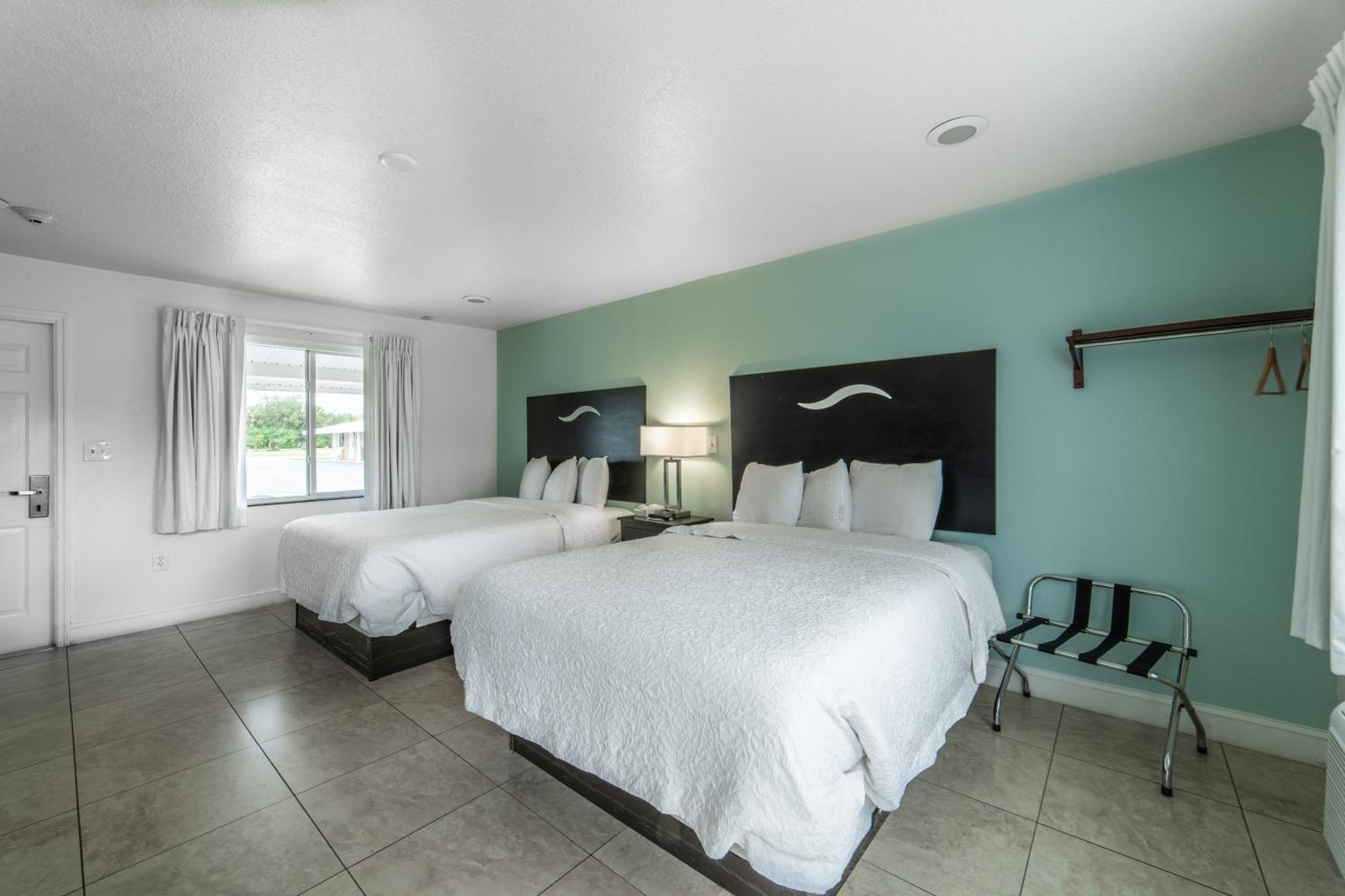 Queen Room with Two Queen Beds photo 1