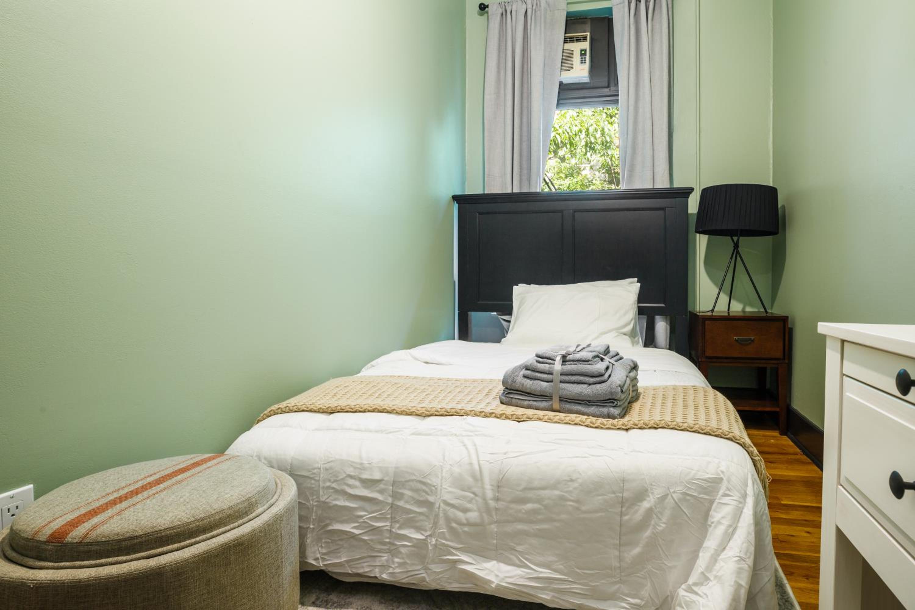 Double Room with Shared Bathroom photo 1