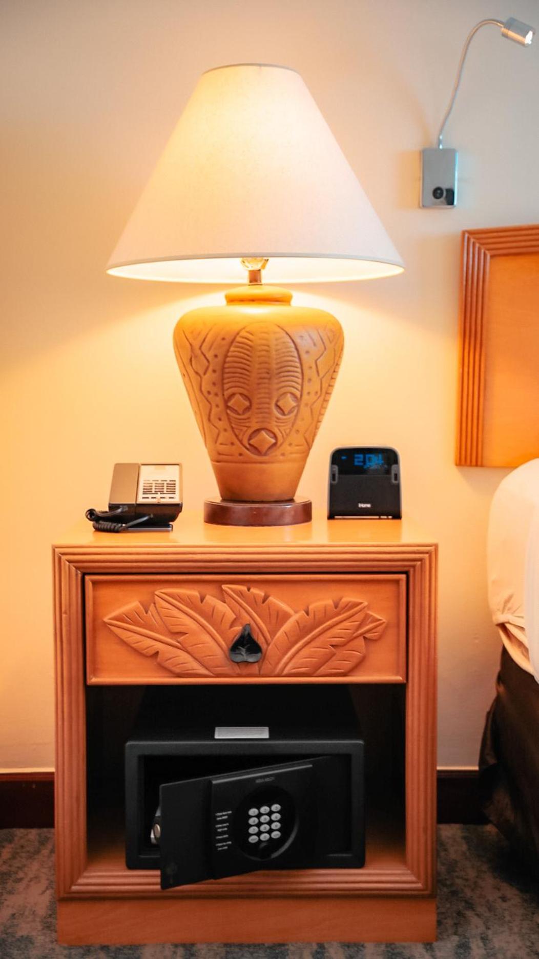 Standard King Room - Photo 4