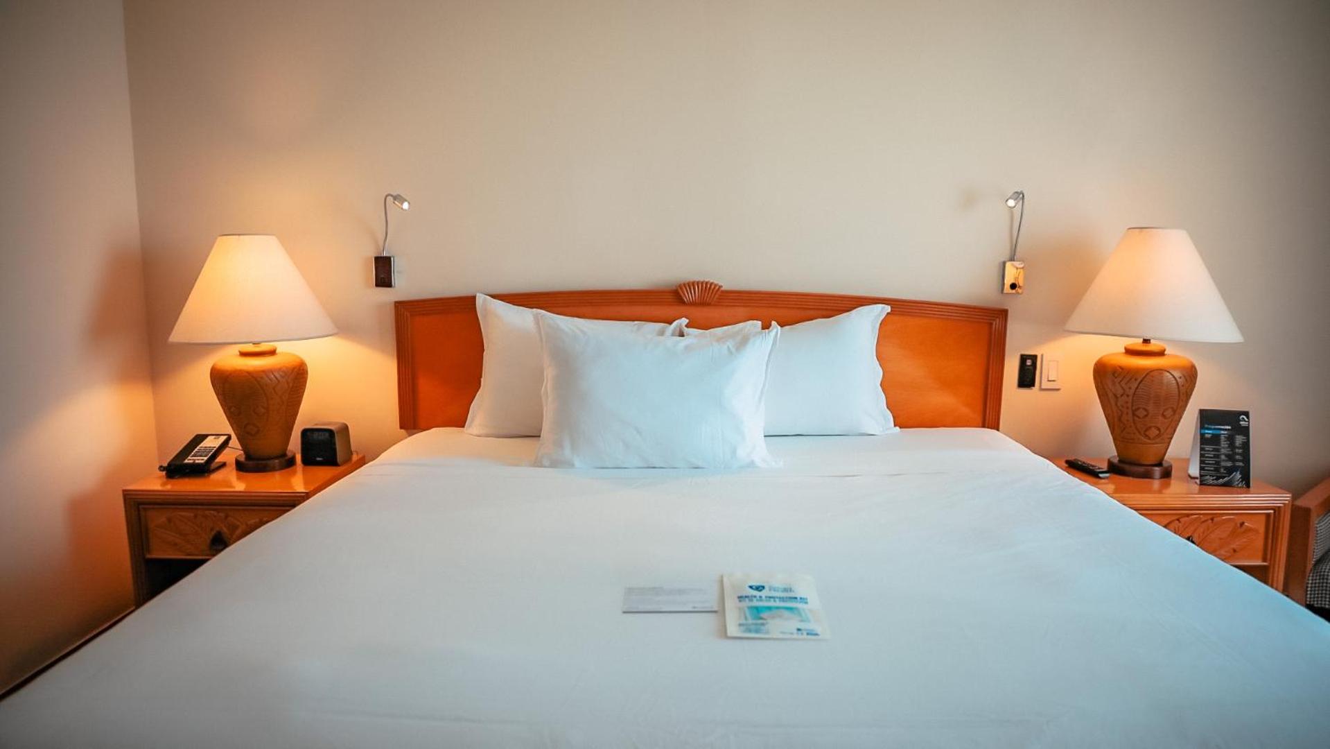 Standard King Room - Photo 5