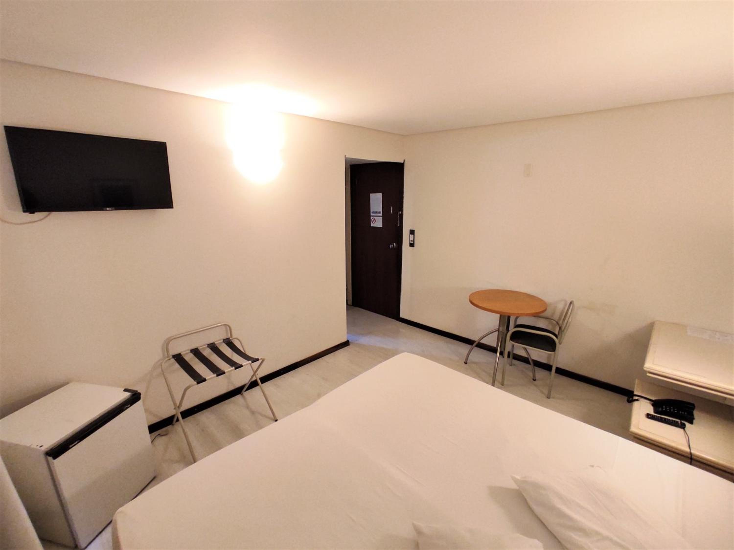 Standard Double Room - Photo 4
