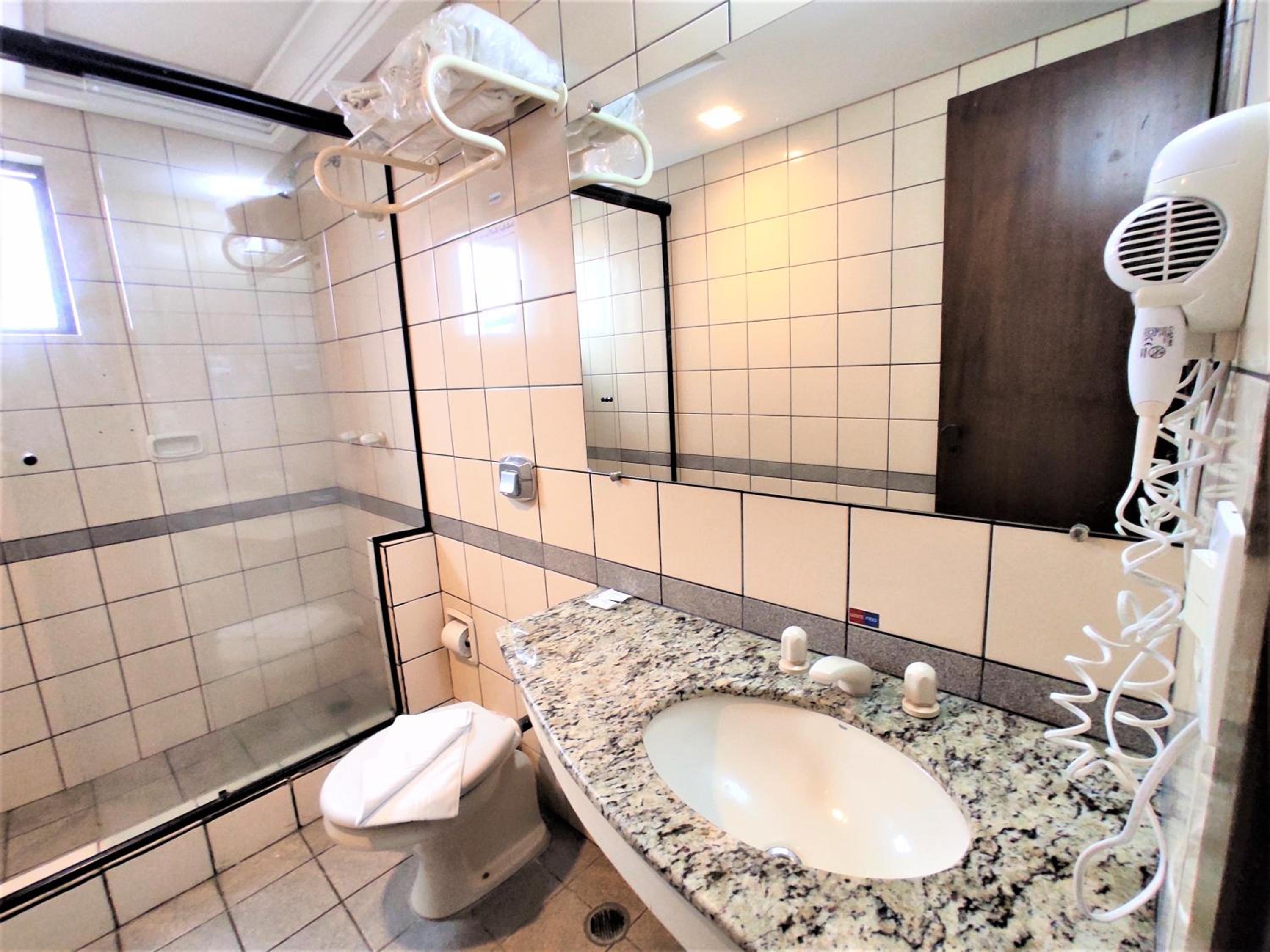 Standard Twin Room - Photo 9
