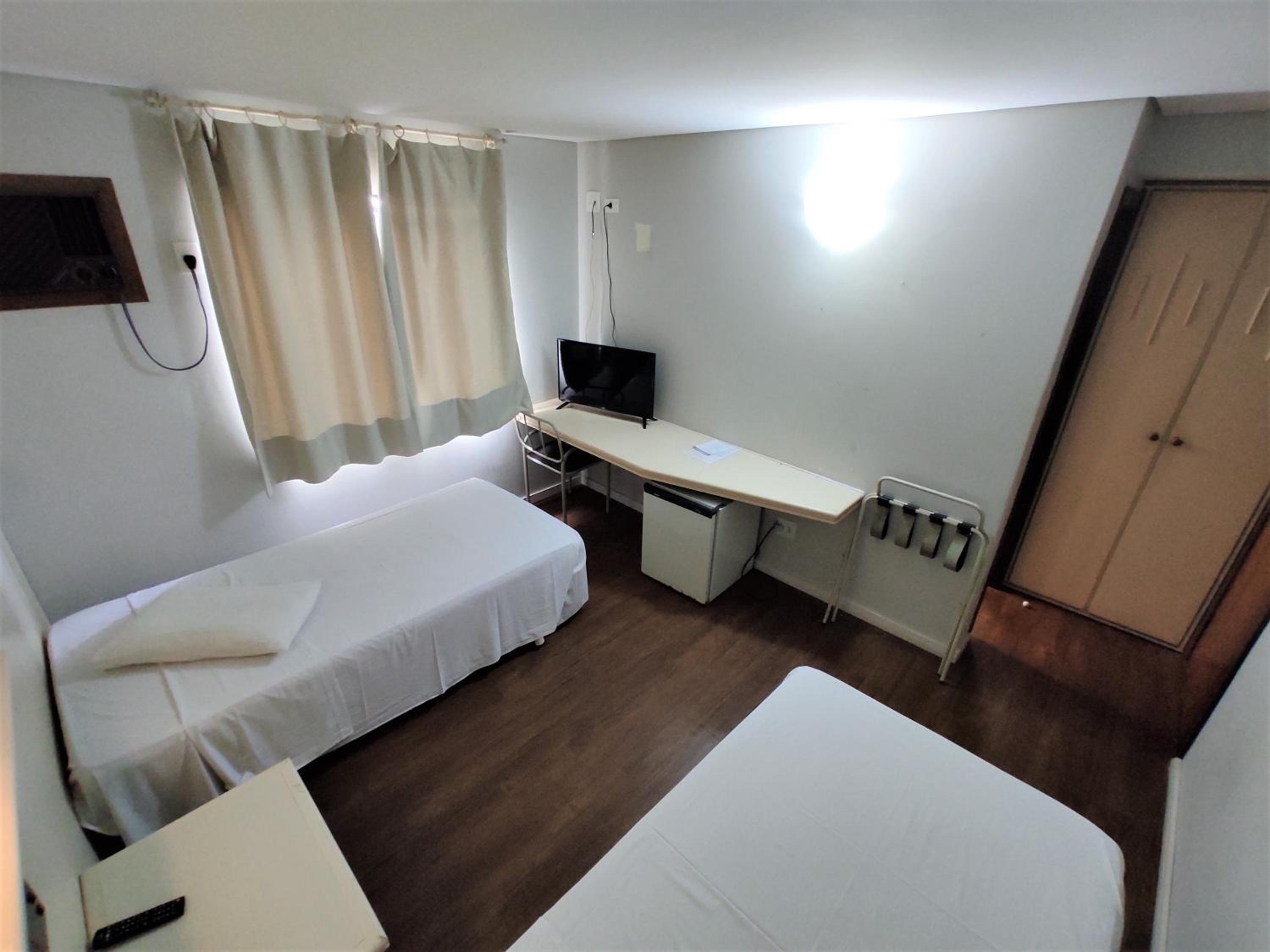 Standard Twin Room - Photo 5