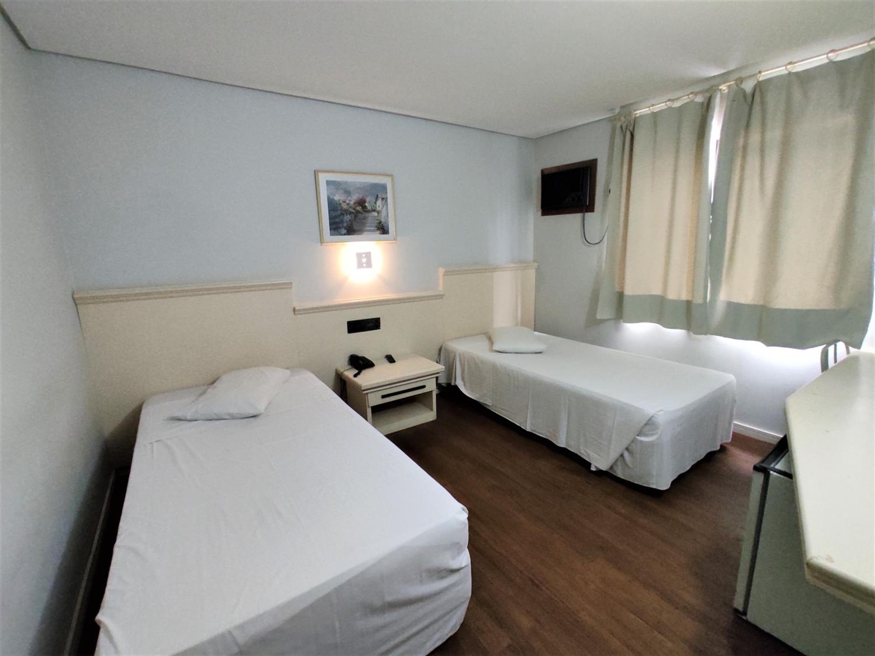 Standard Twin Room - Photo 1
