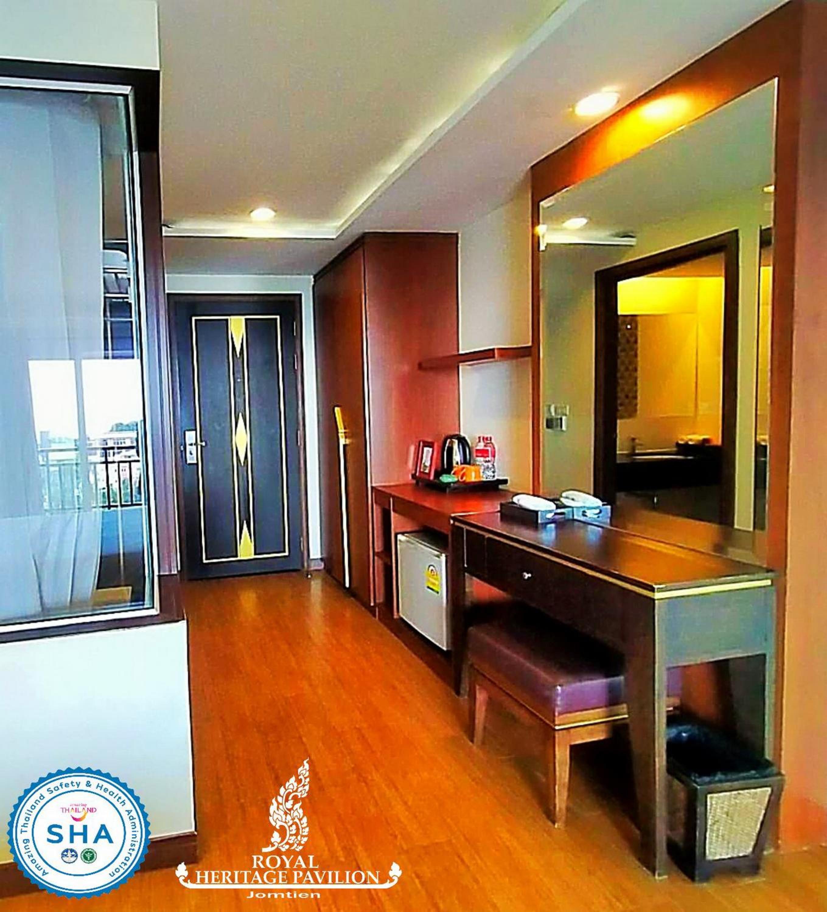 Luxury Suite - Photo 21