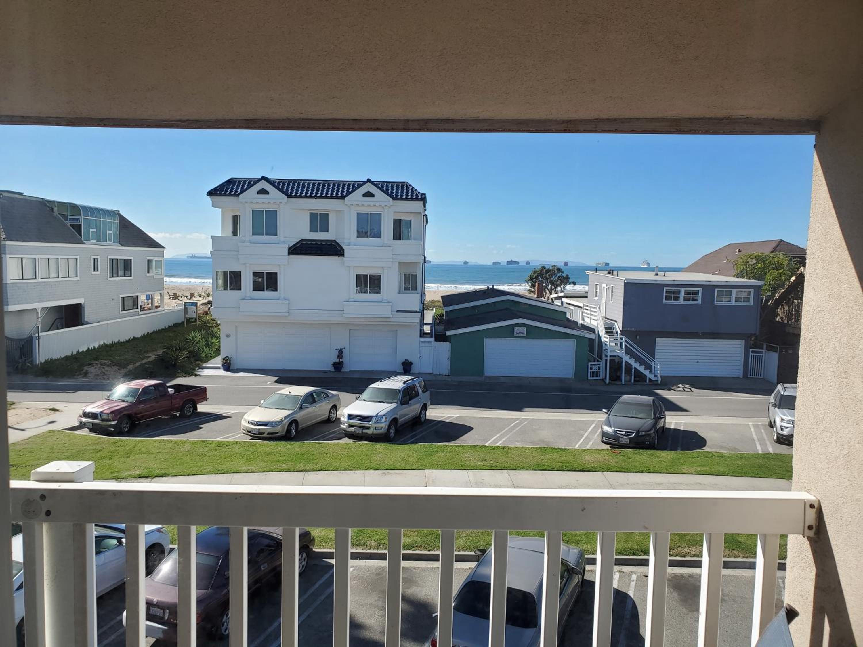 Deluxe Queen Room with Ocean View photo 3