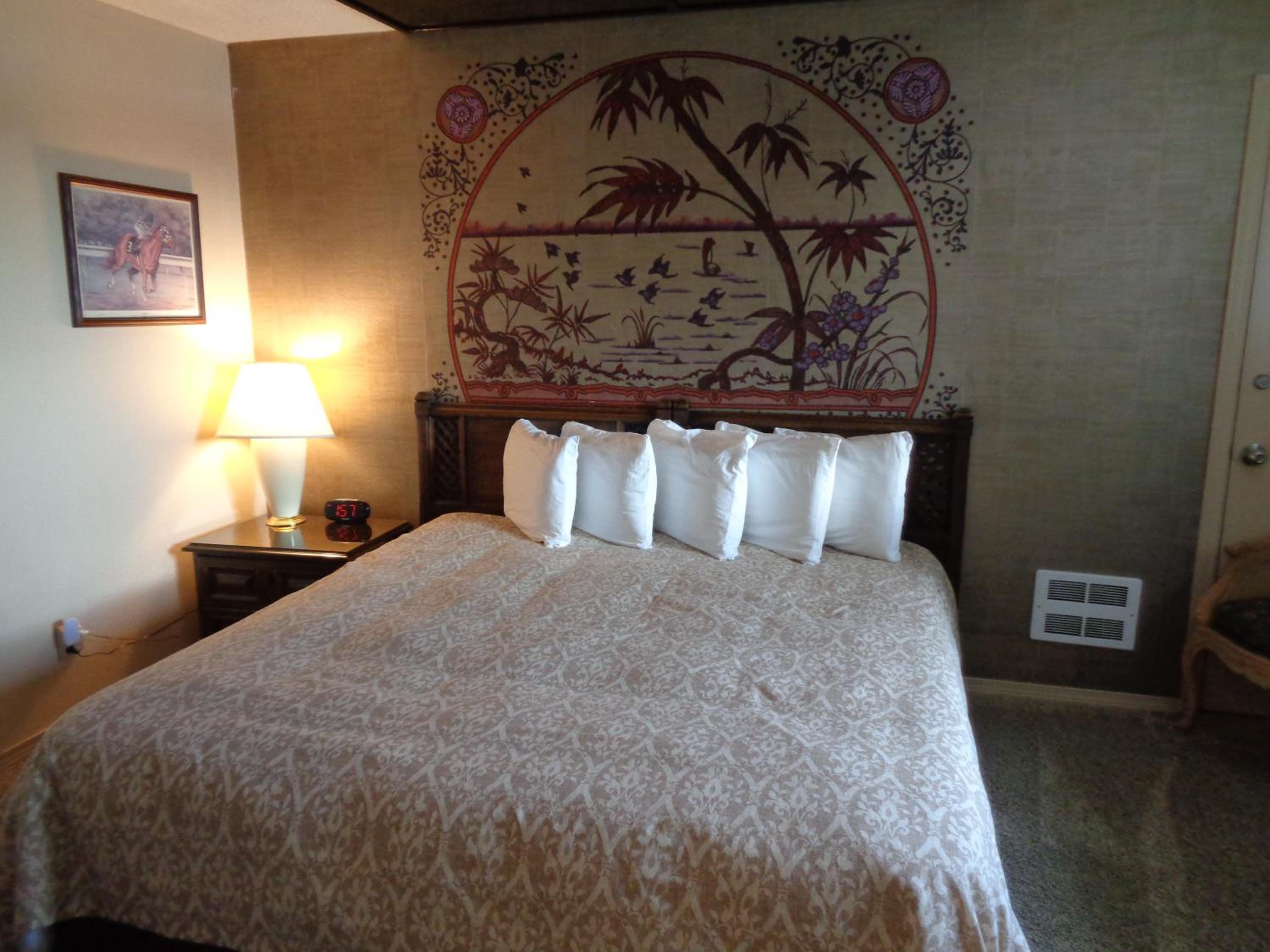 3 Bedroom Penthouse, (2 Kings, 1 Queen), View, No Pets photo 1