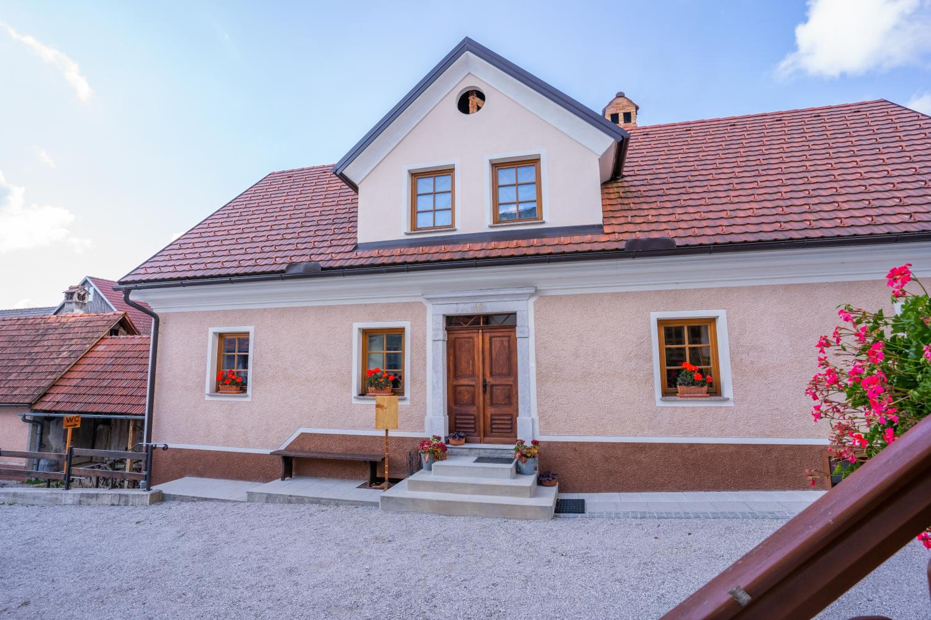 Three Bedroom Country House - Photo 92