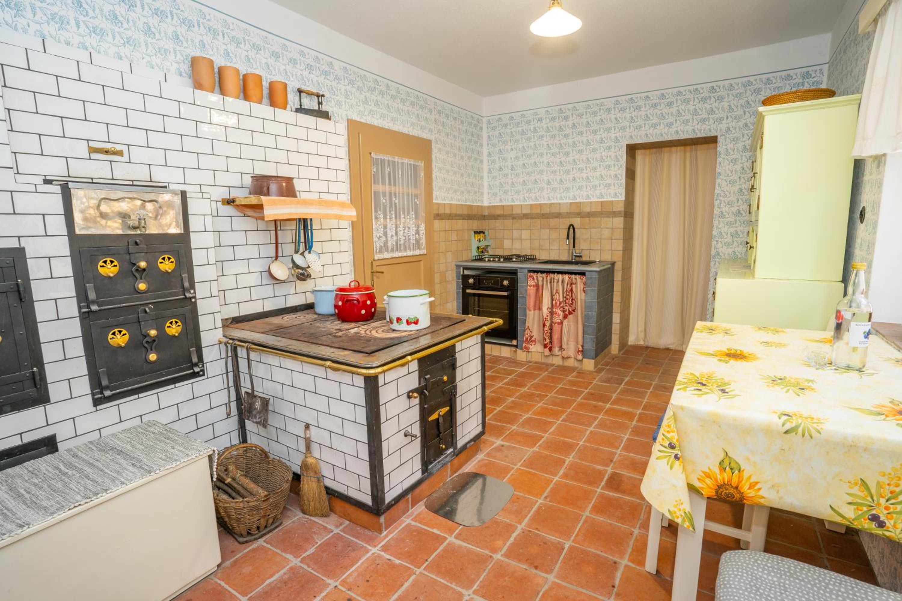 Three Bedroom Country House - Photo 79
