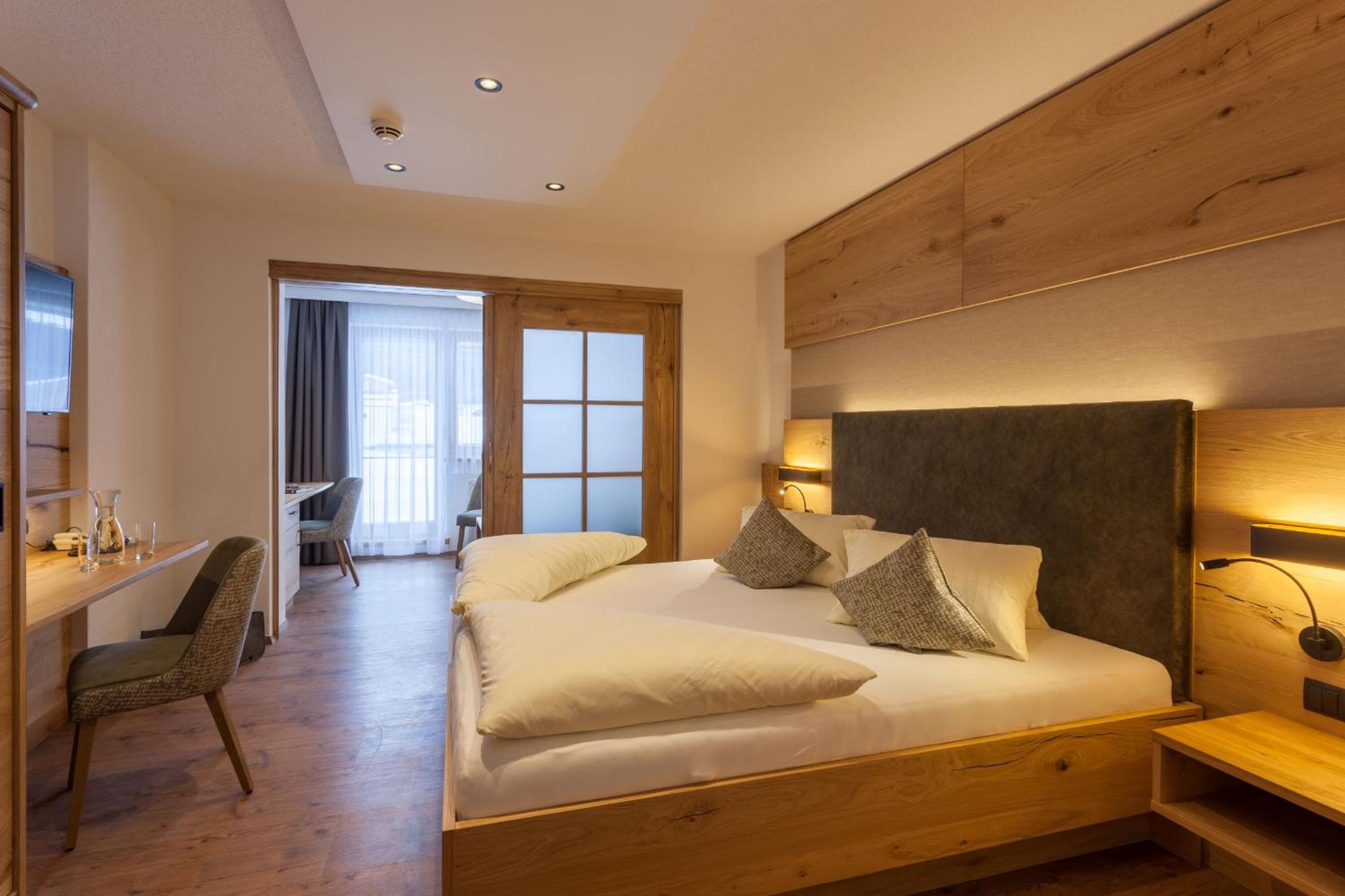 Deluxe Double Room - Photo 1