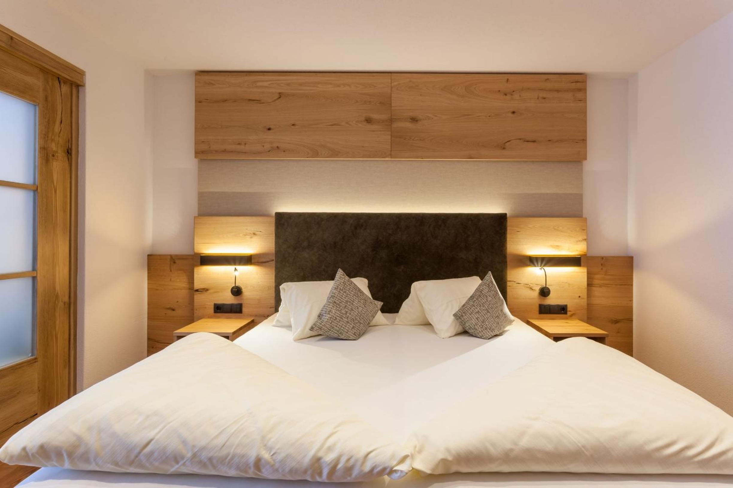 Deluxe Double Room - Photo 8