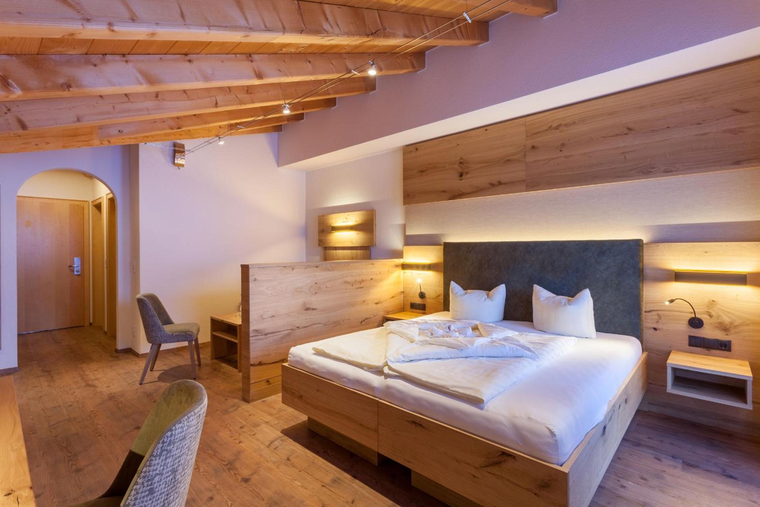 Deluxe Double Room - Photo 9
