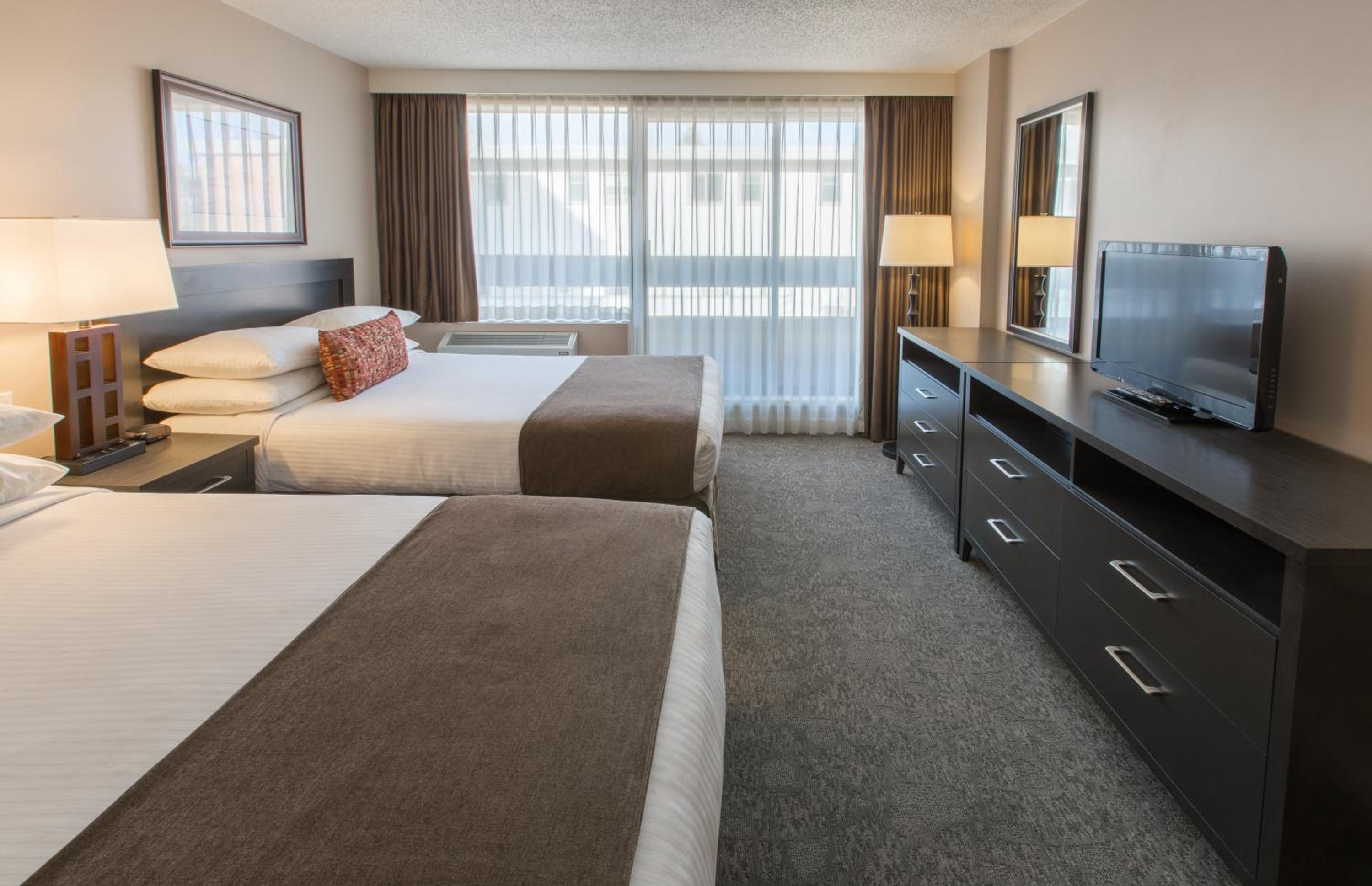 Queen Room with Two Queen Beds - Photo 6