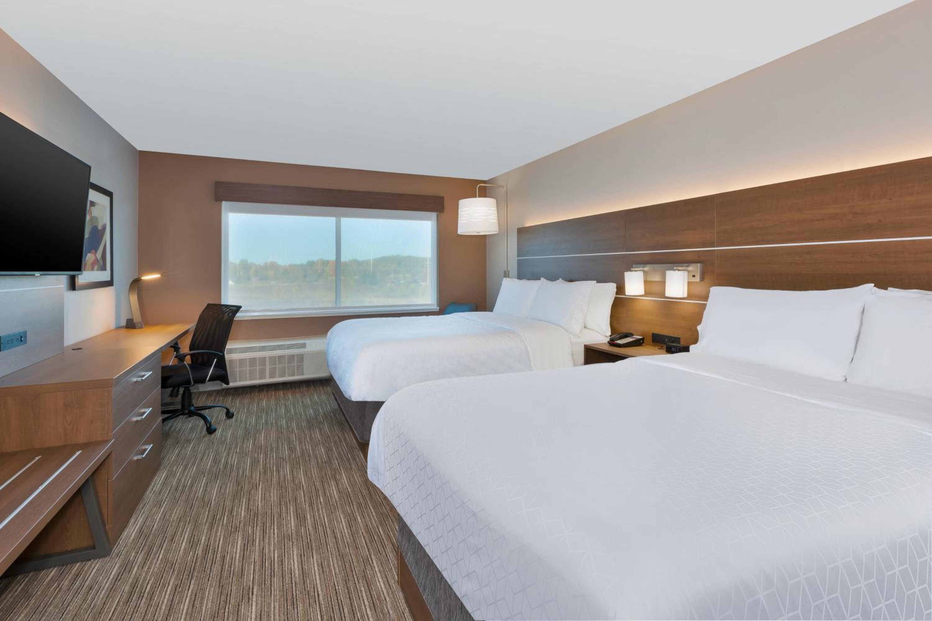Standard Room with Two Queen Beds - Photo 1