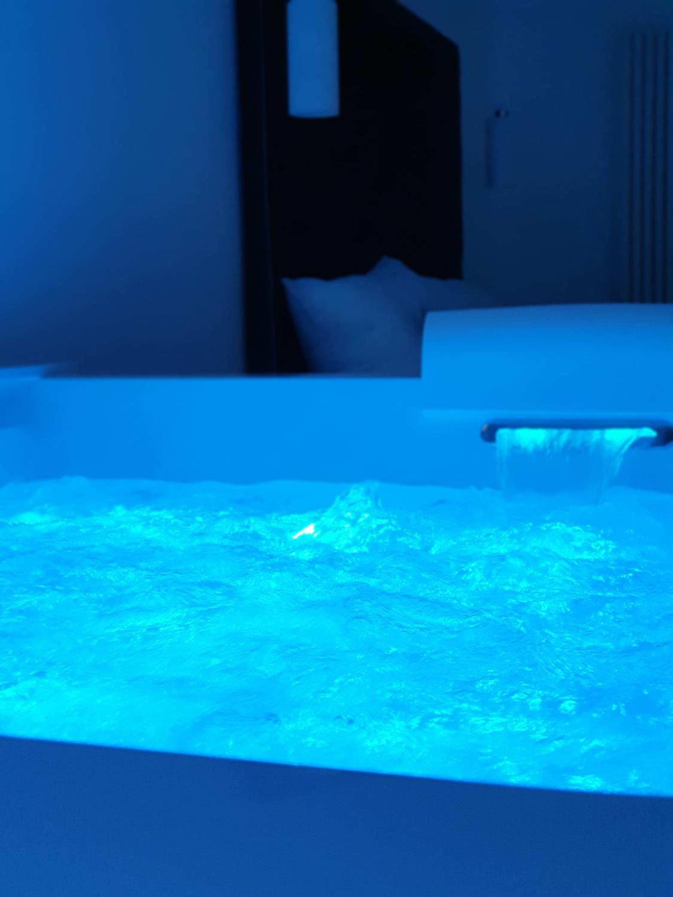 King Room with Spa Bath - Photo 4