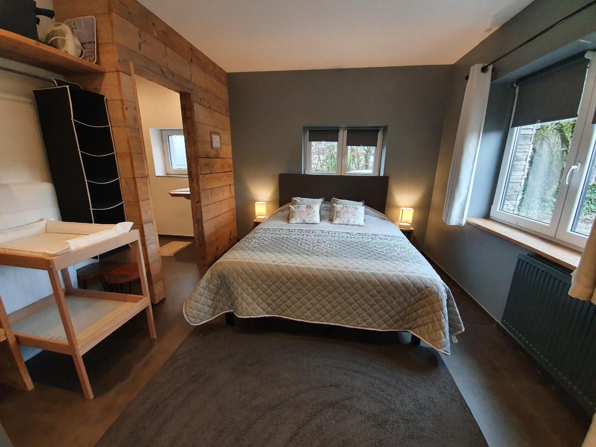 Six-Bedroom House photo 1