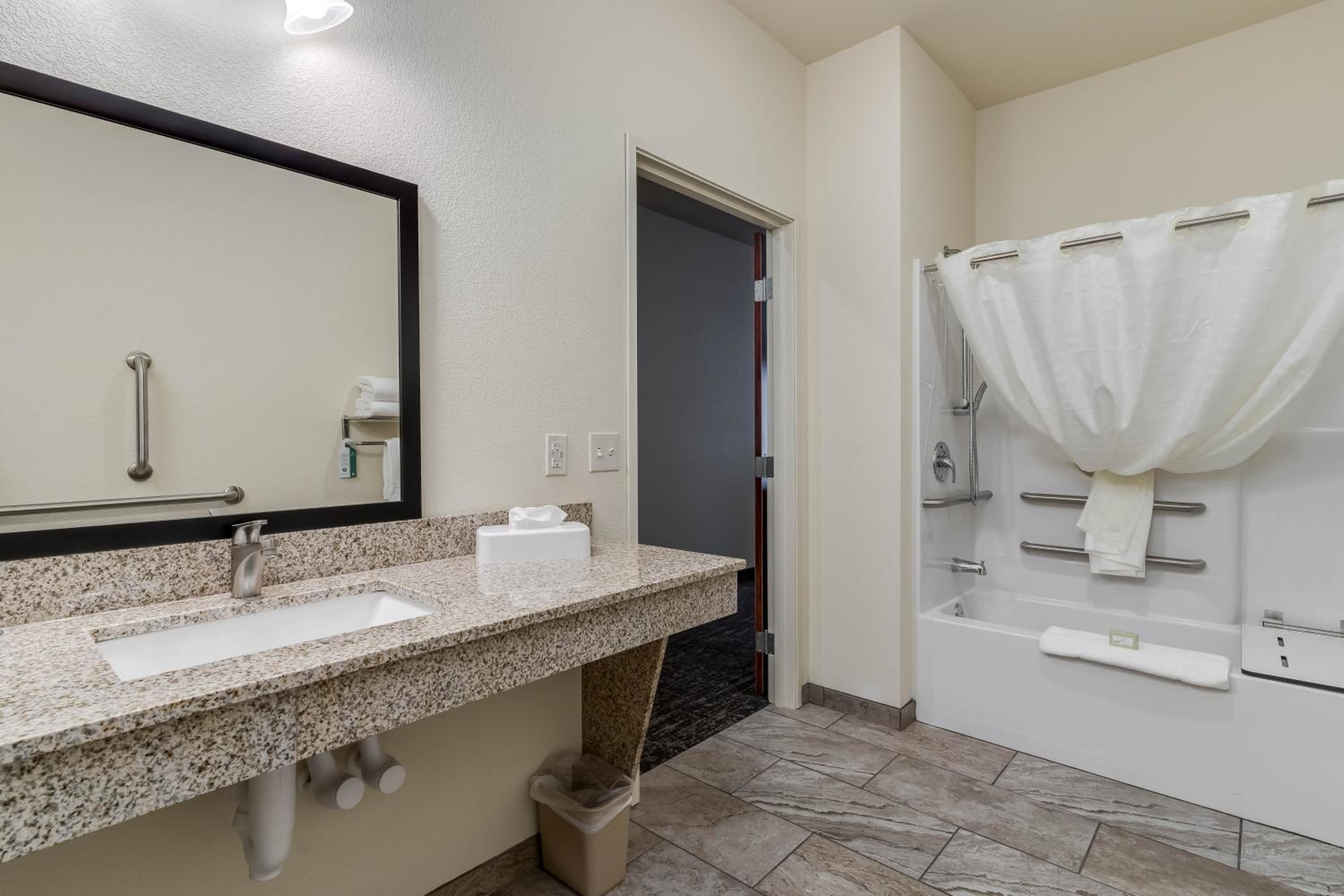 King Room - Disability Access - Photo 4