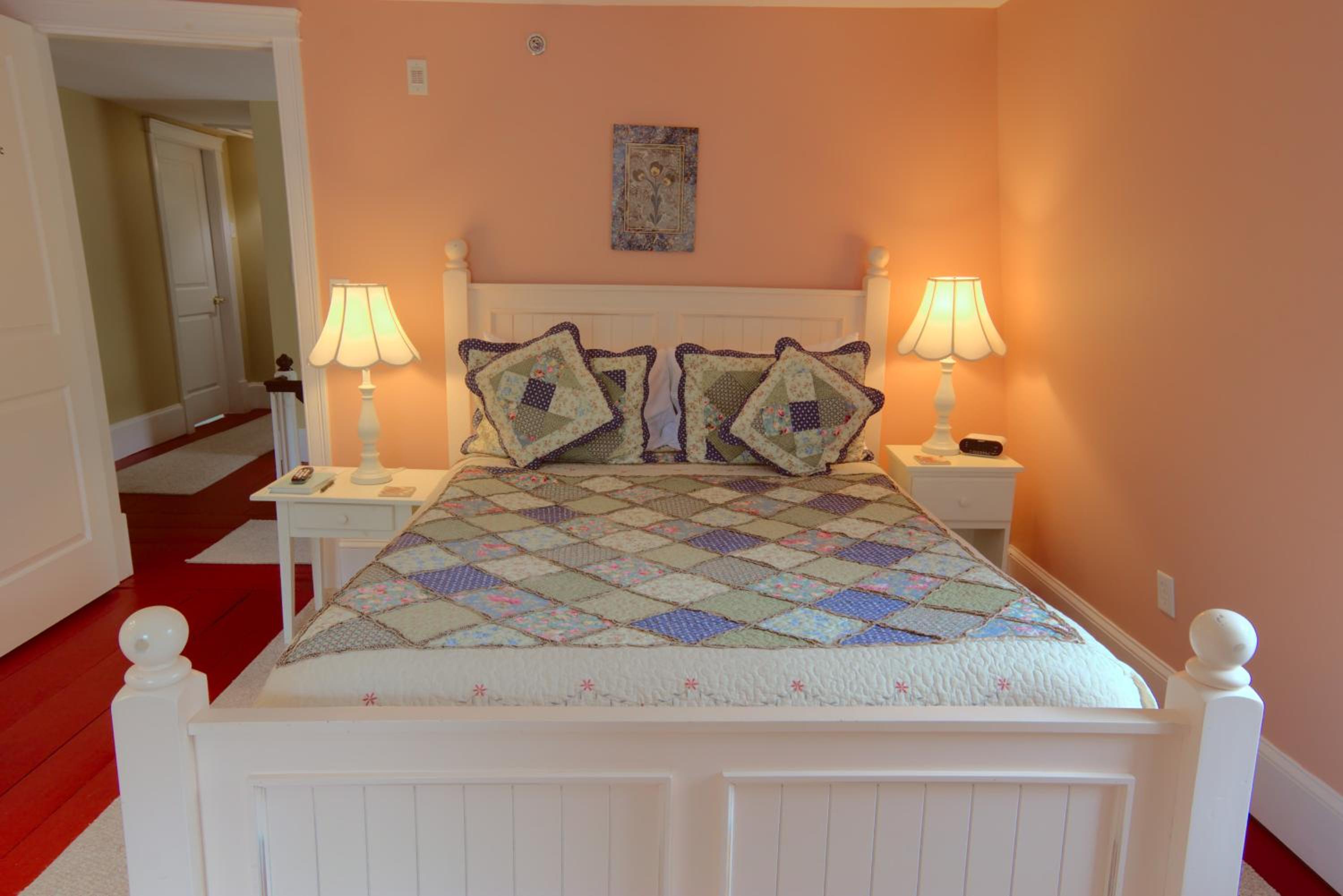 Queen Suite photo 2