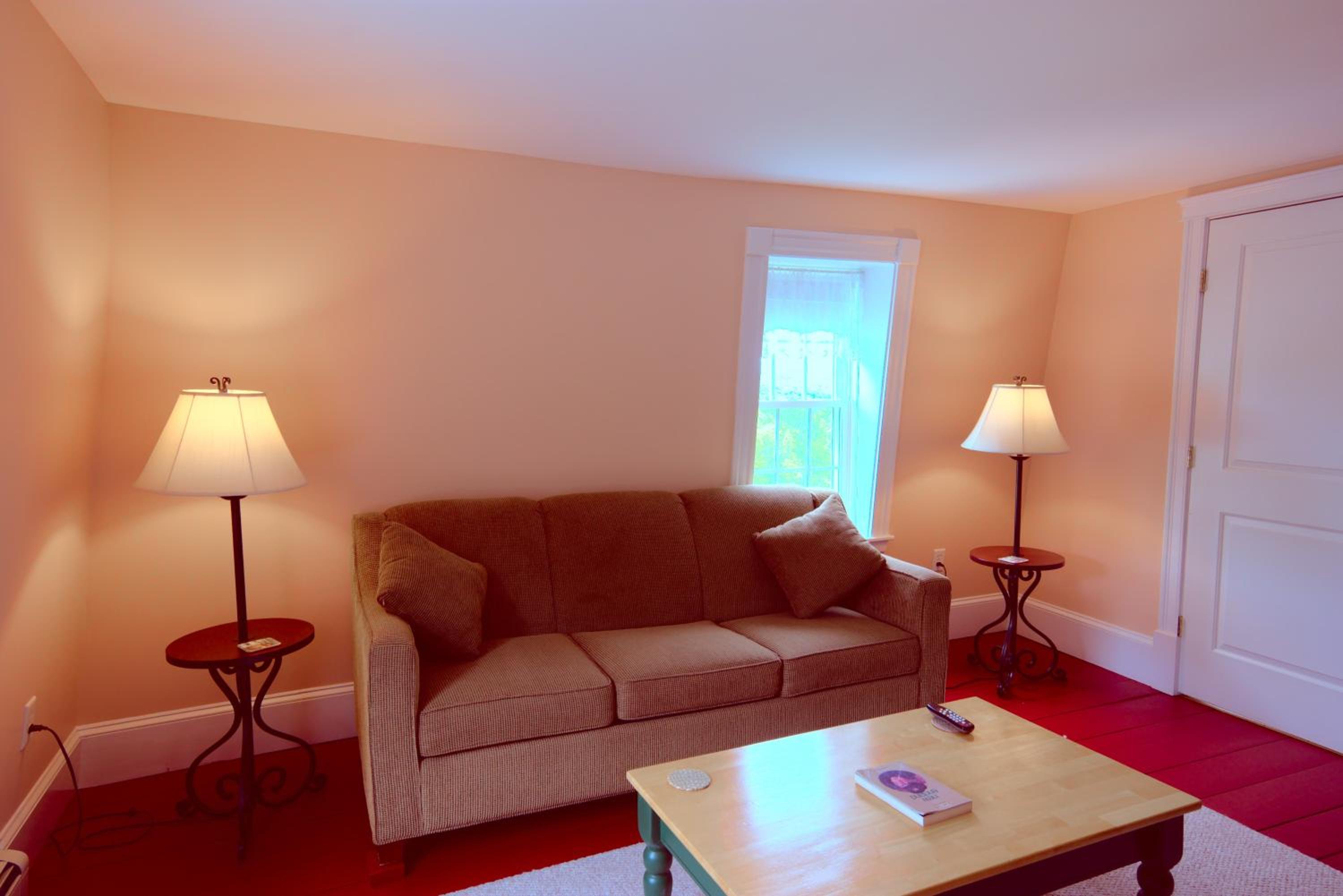 Queen Suite photo 3