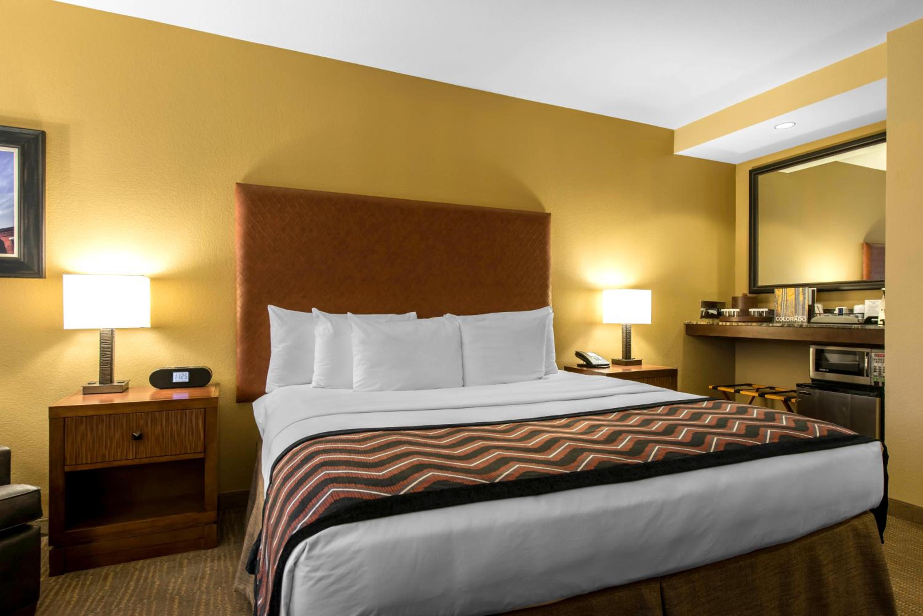King Room - Non-Smoking - Photo 7