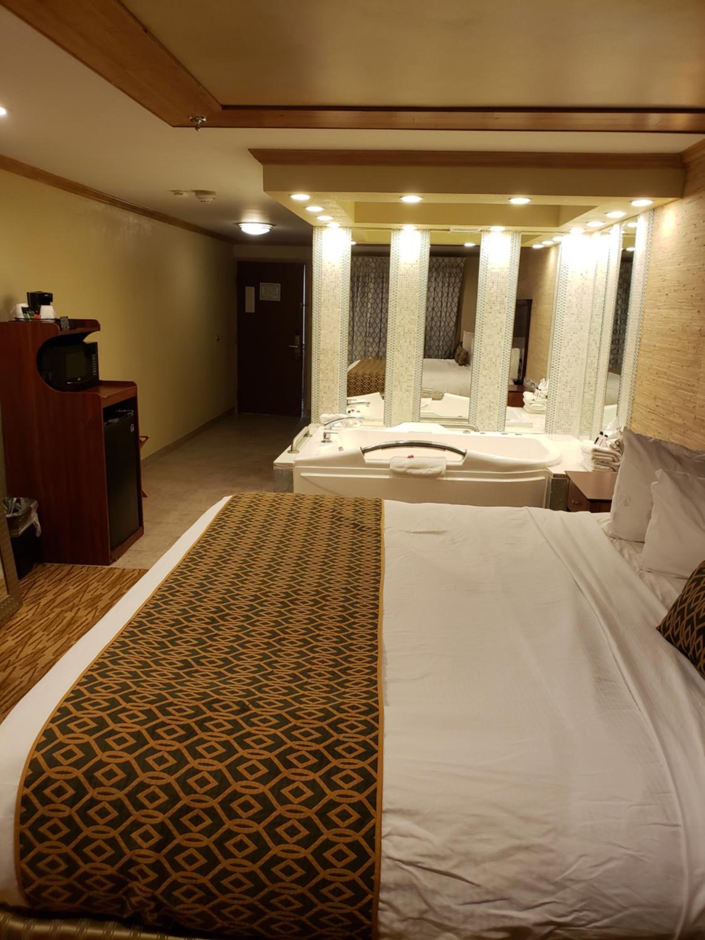 Luxury One-Bedroom King Suite -  Non-Smoking photo 2