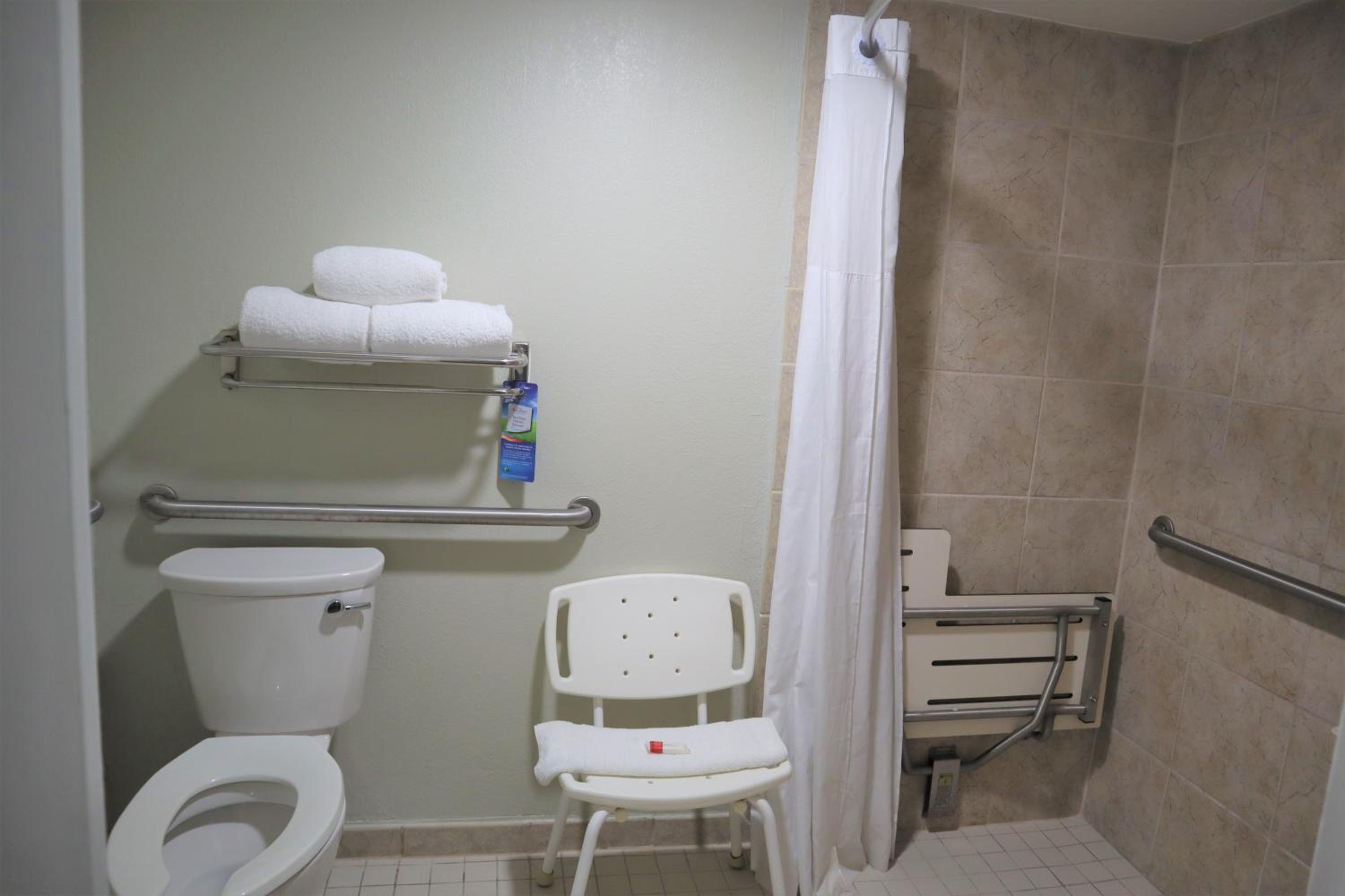 King Room - Mobility Access/Non-Smoking - Photo 3