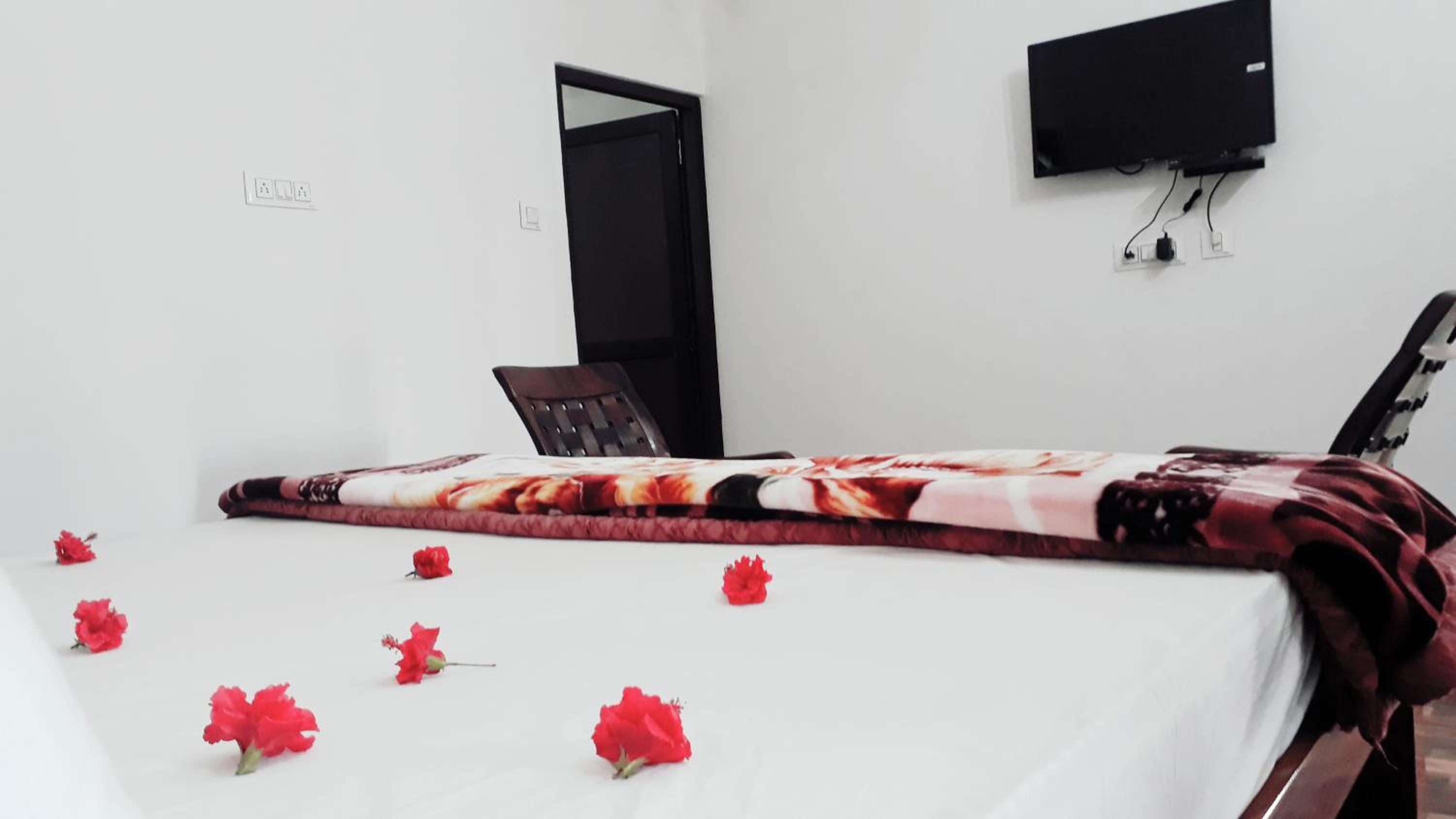 Deluxe Room - Photo 3