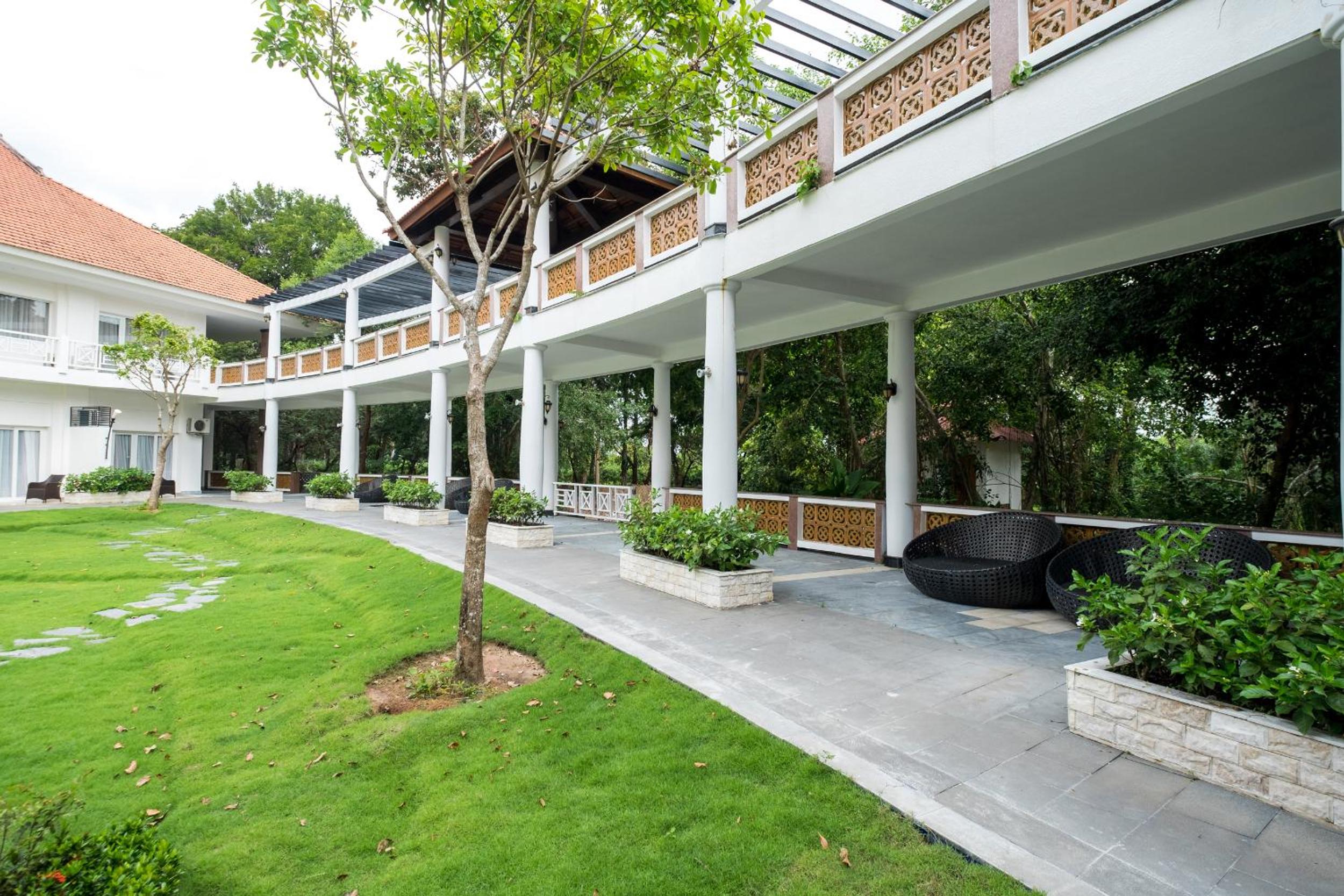 Premium Deluxe Twin with Garden View photo 3