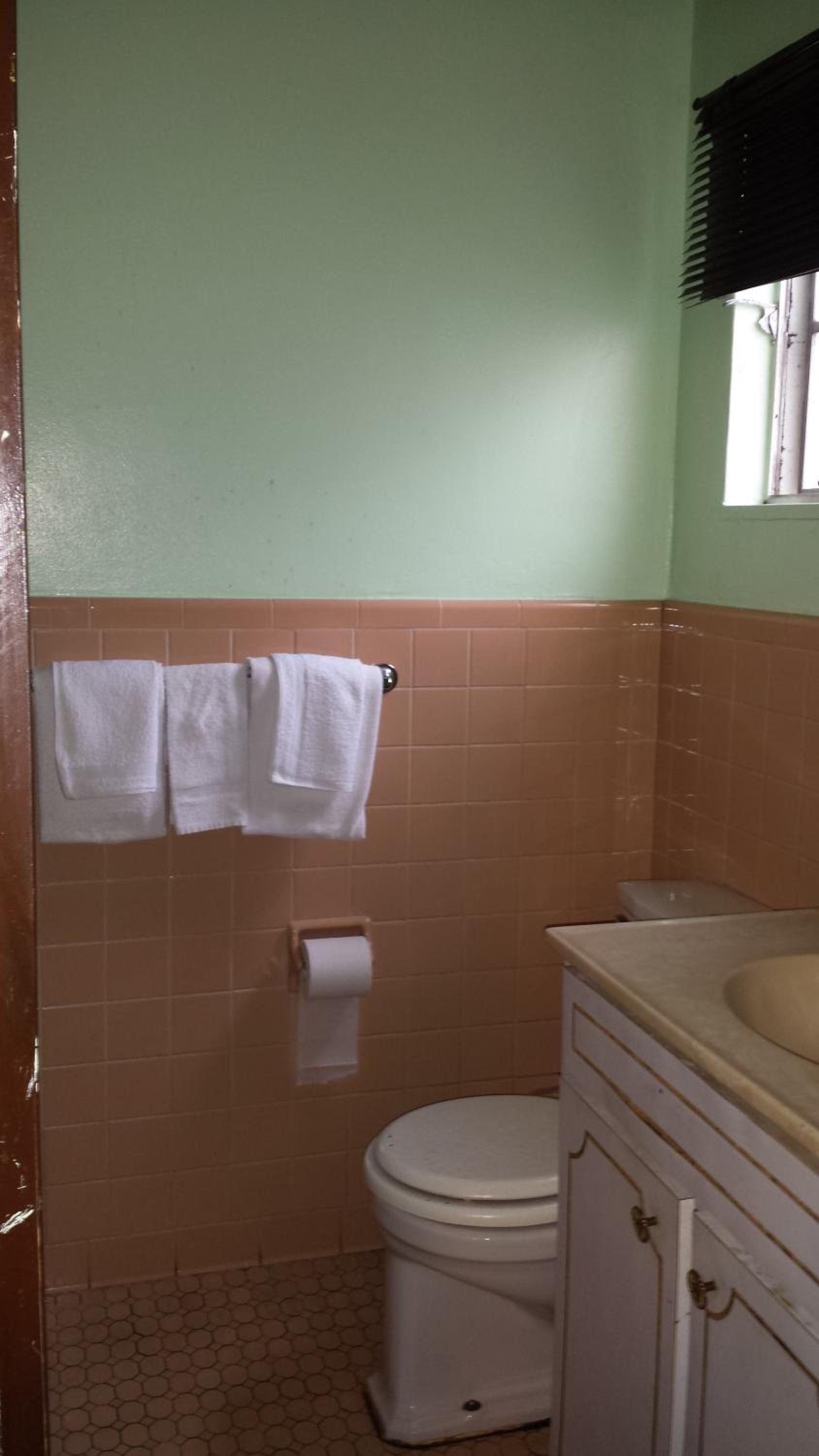 King Room - Non-Smoking - Photo 2