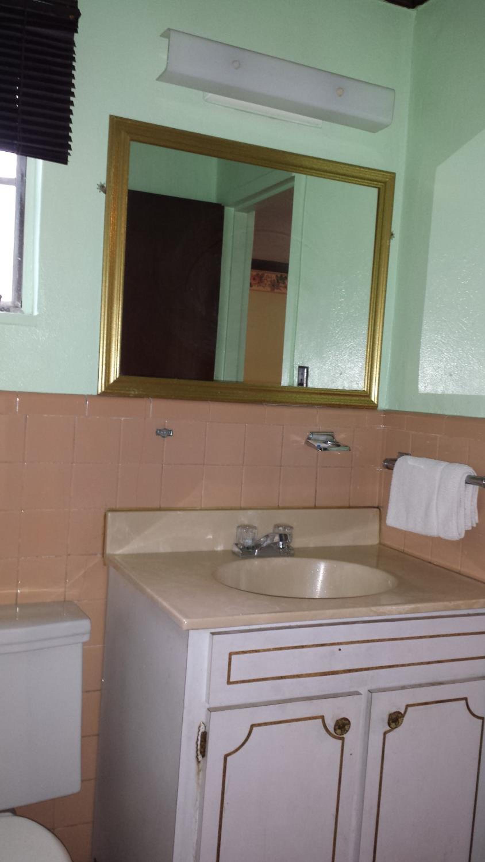 King Room - Non-Smoking - Photo 6