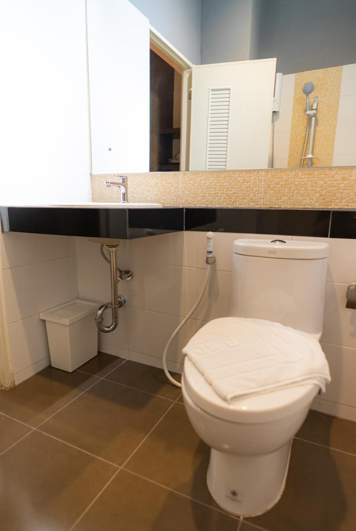 Deluxe Double Room - Photo 8
