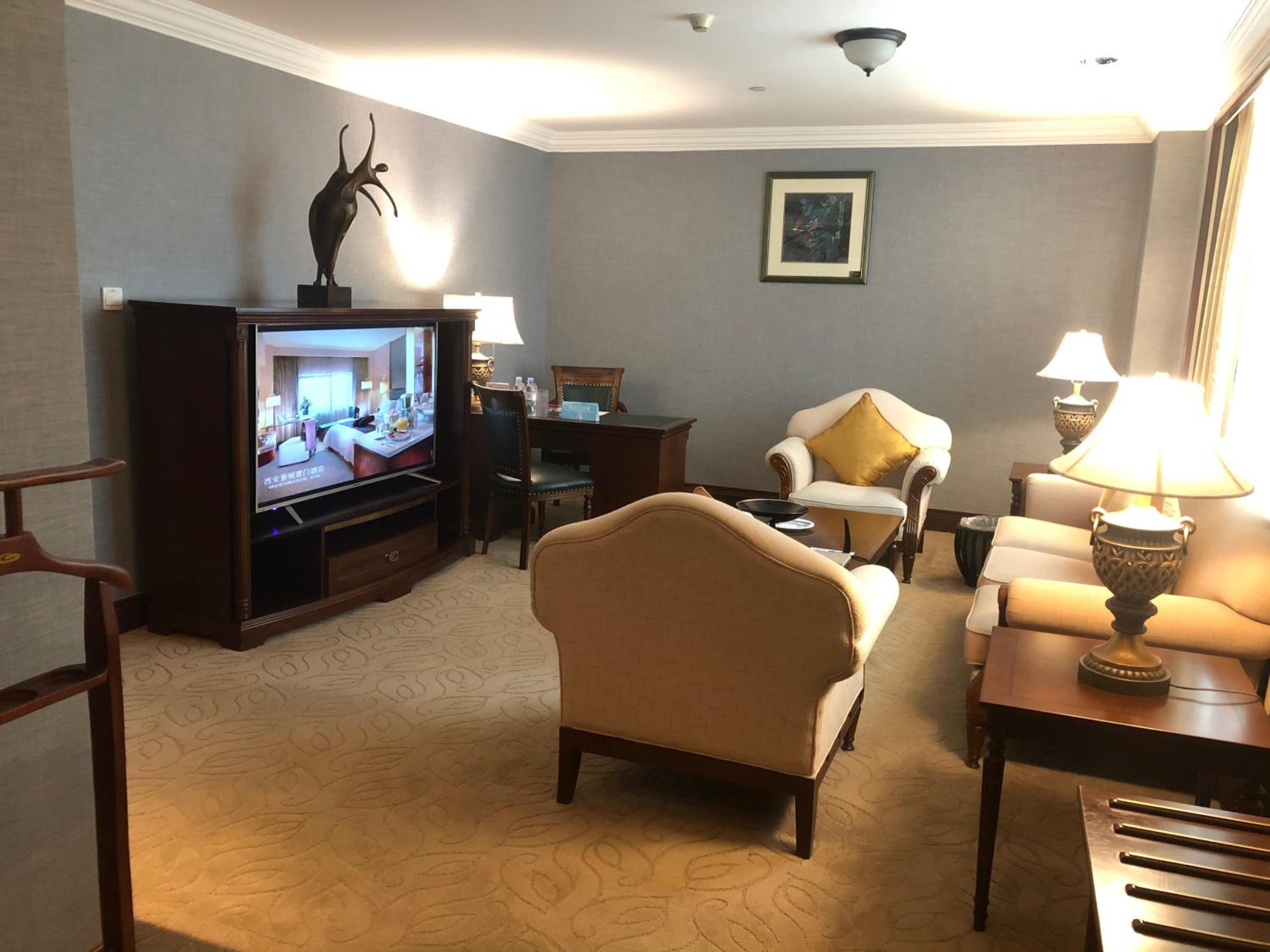 Baroque Noble Suite photo 3