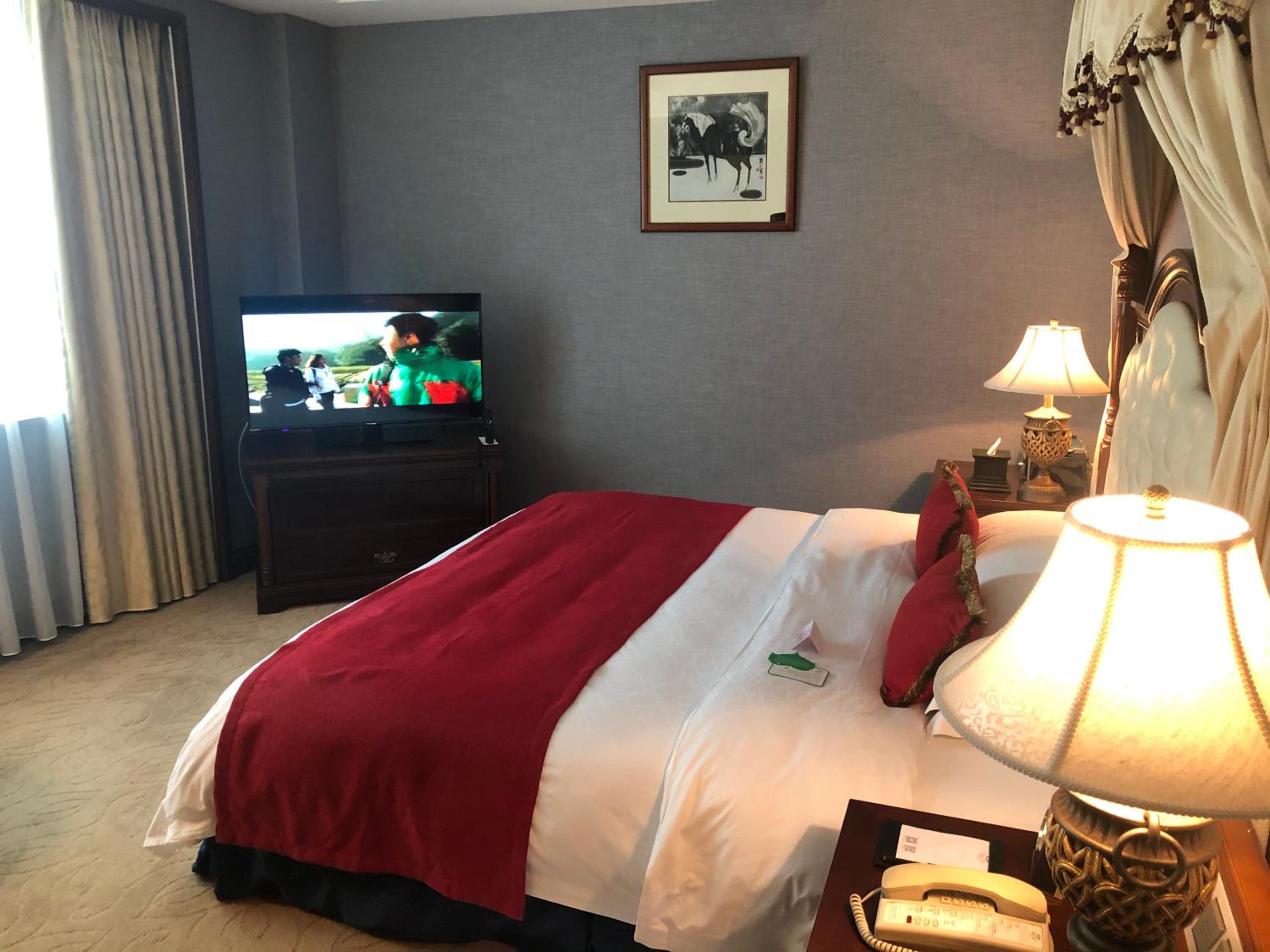 Baroque Noble Suite photo 1