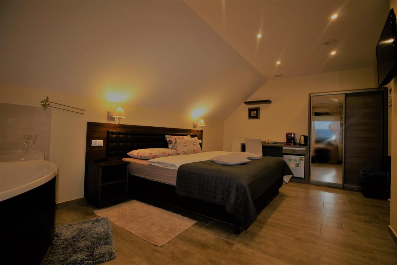 Deluxe Double Room with Bath photo 1