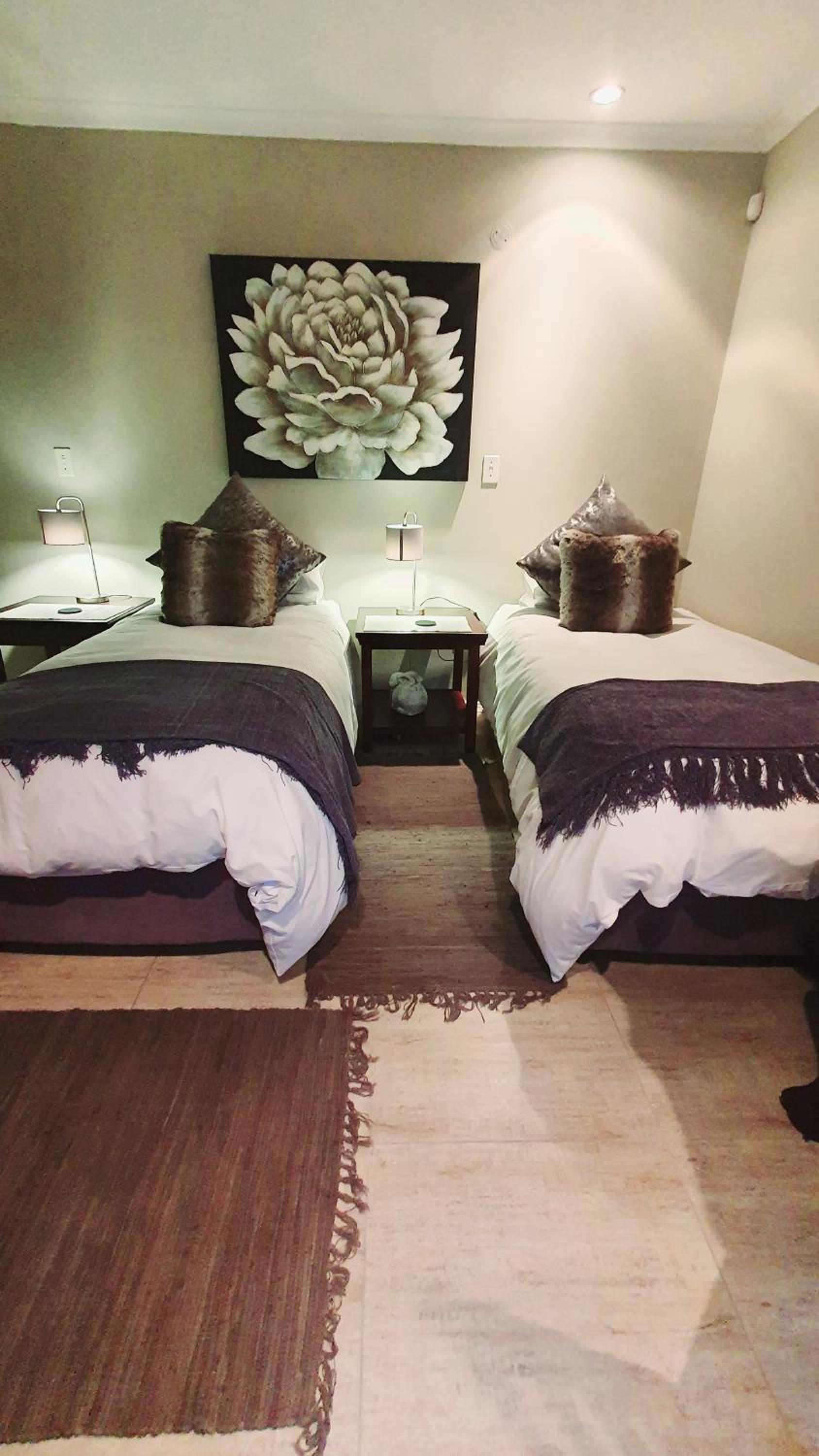 One-Bedroom Apartment - Photo 1