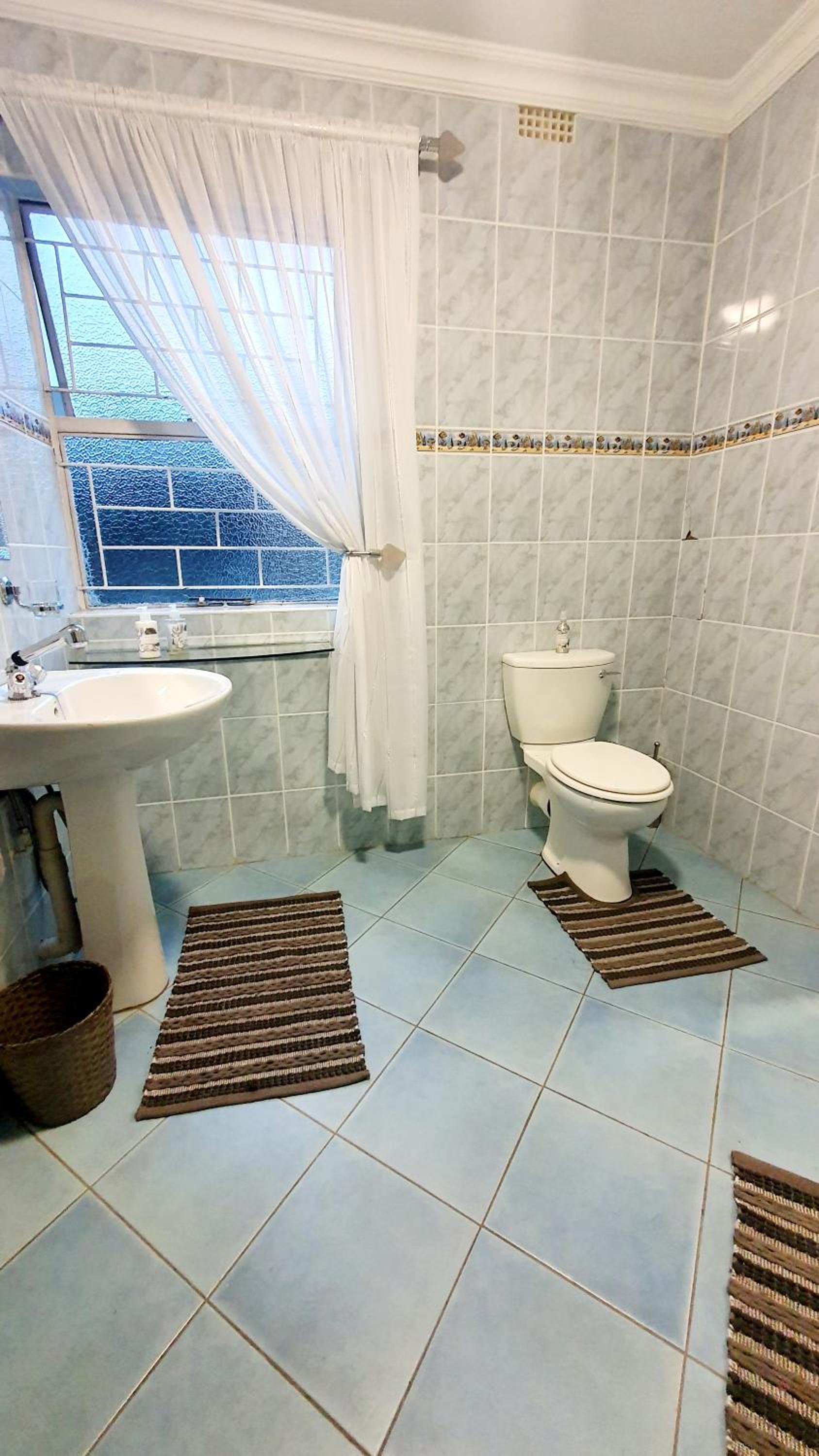 One-Bedroom Apartment - Photo 11
