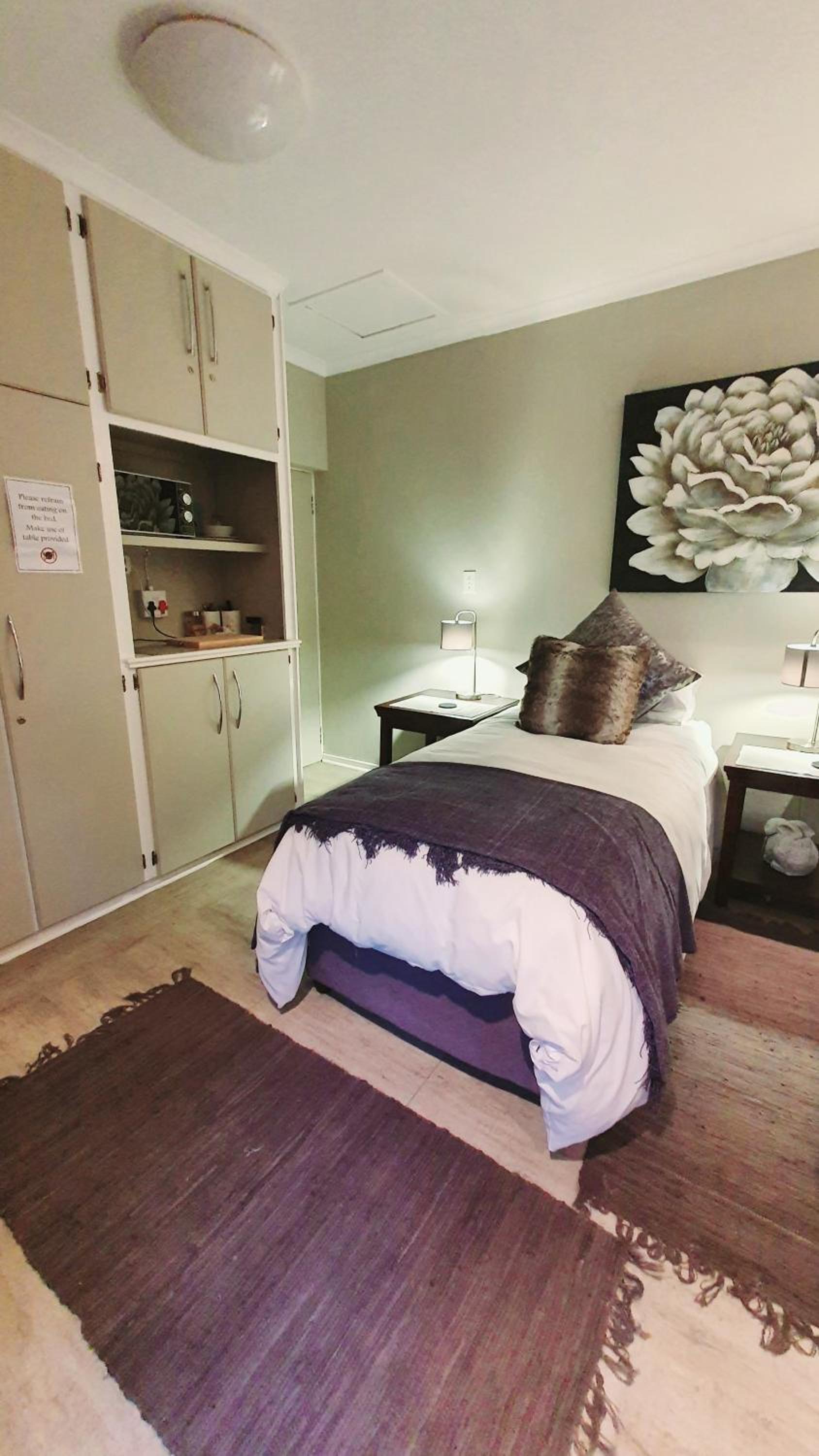 One-Bedroom Apartment - Photo 7