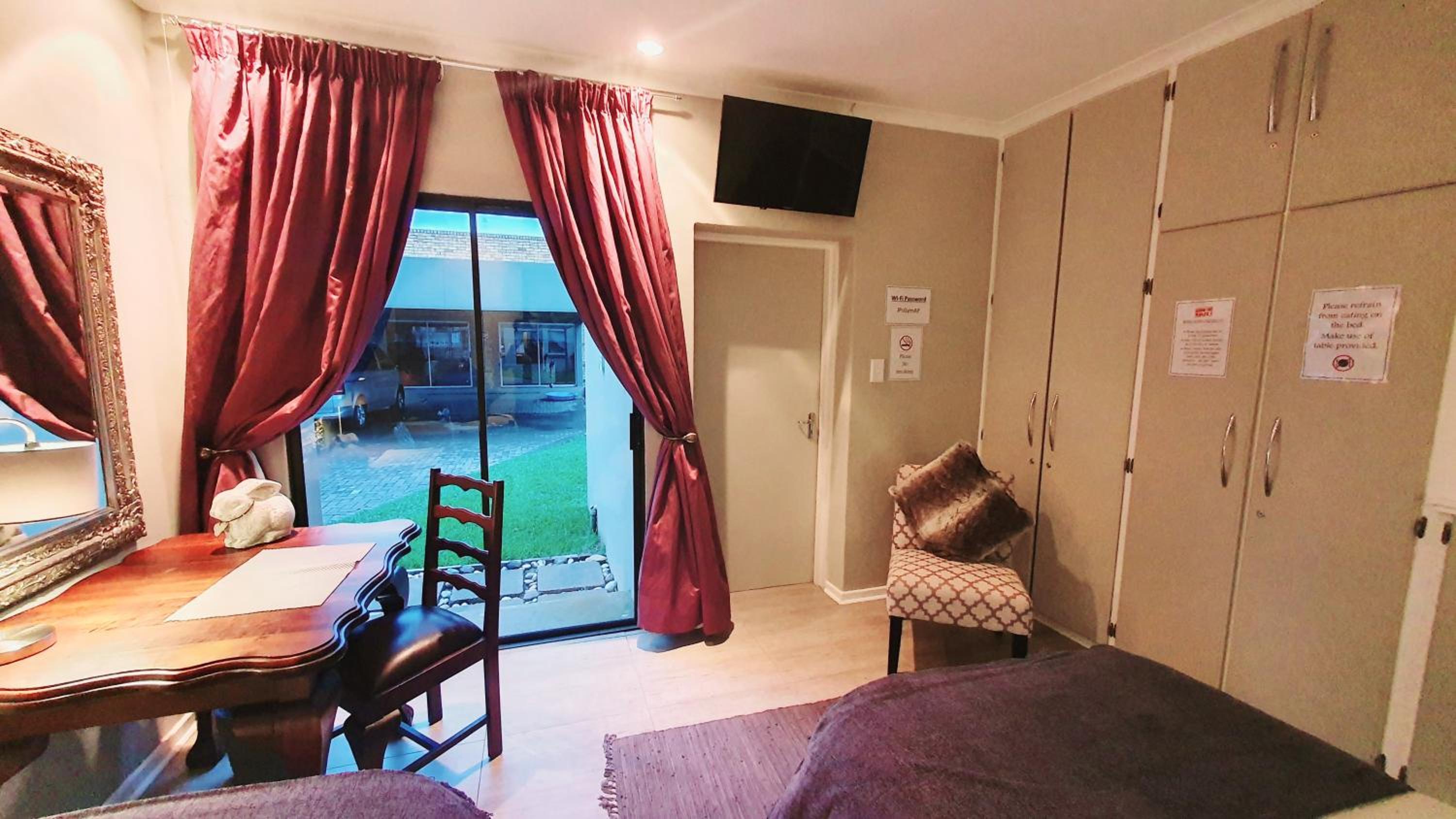 One-Bedroom Apartment - Photo 4