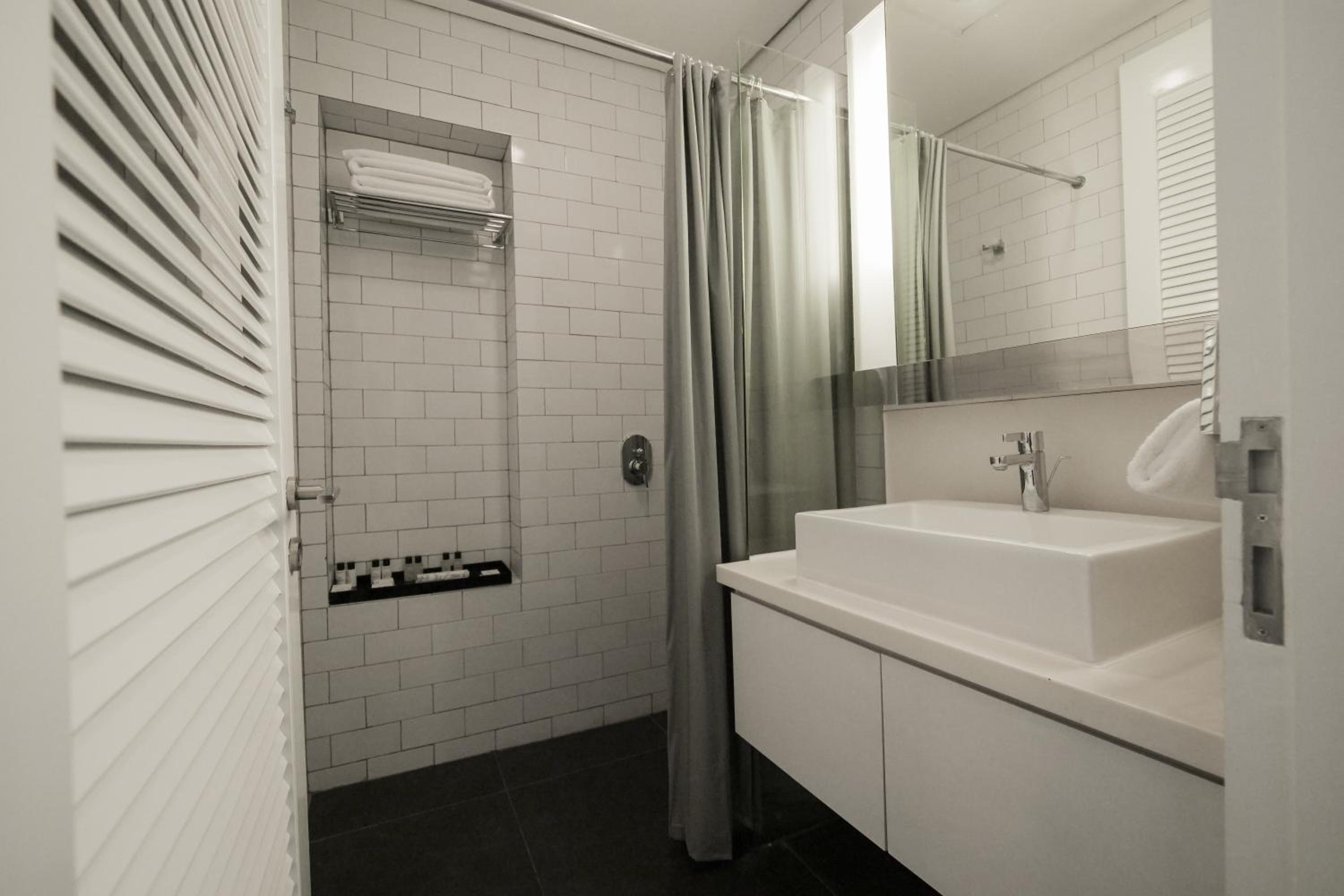 Two-Bedroom Deluxe - Photo 4