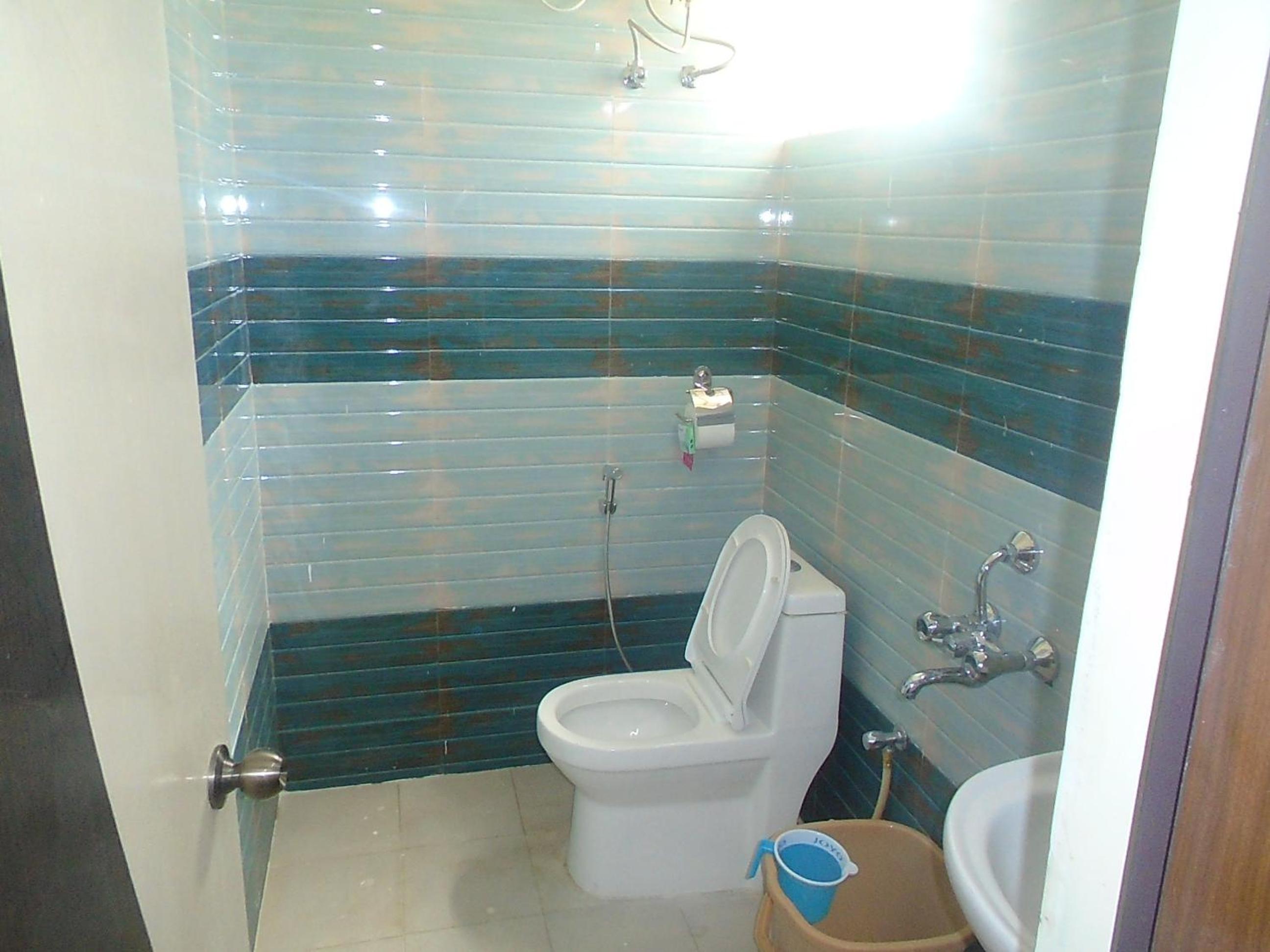 Family Room - Photo 2