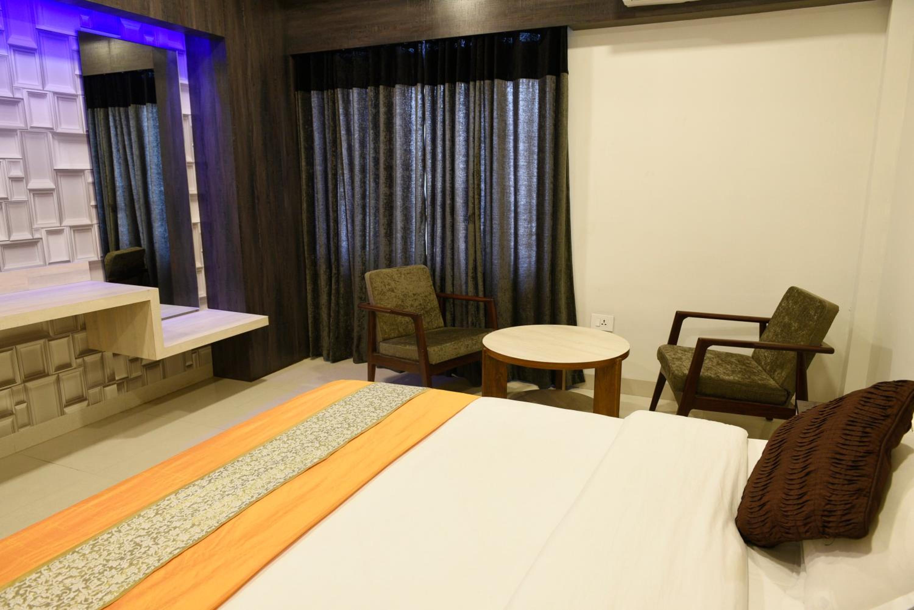 Superior Deluxe Double or Twin Room  photo 2