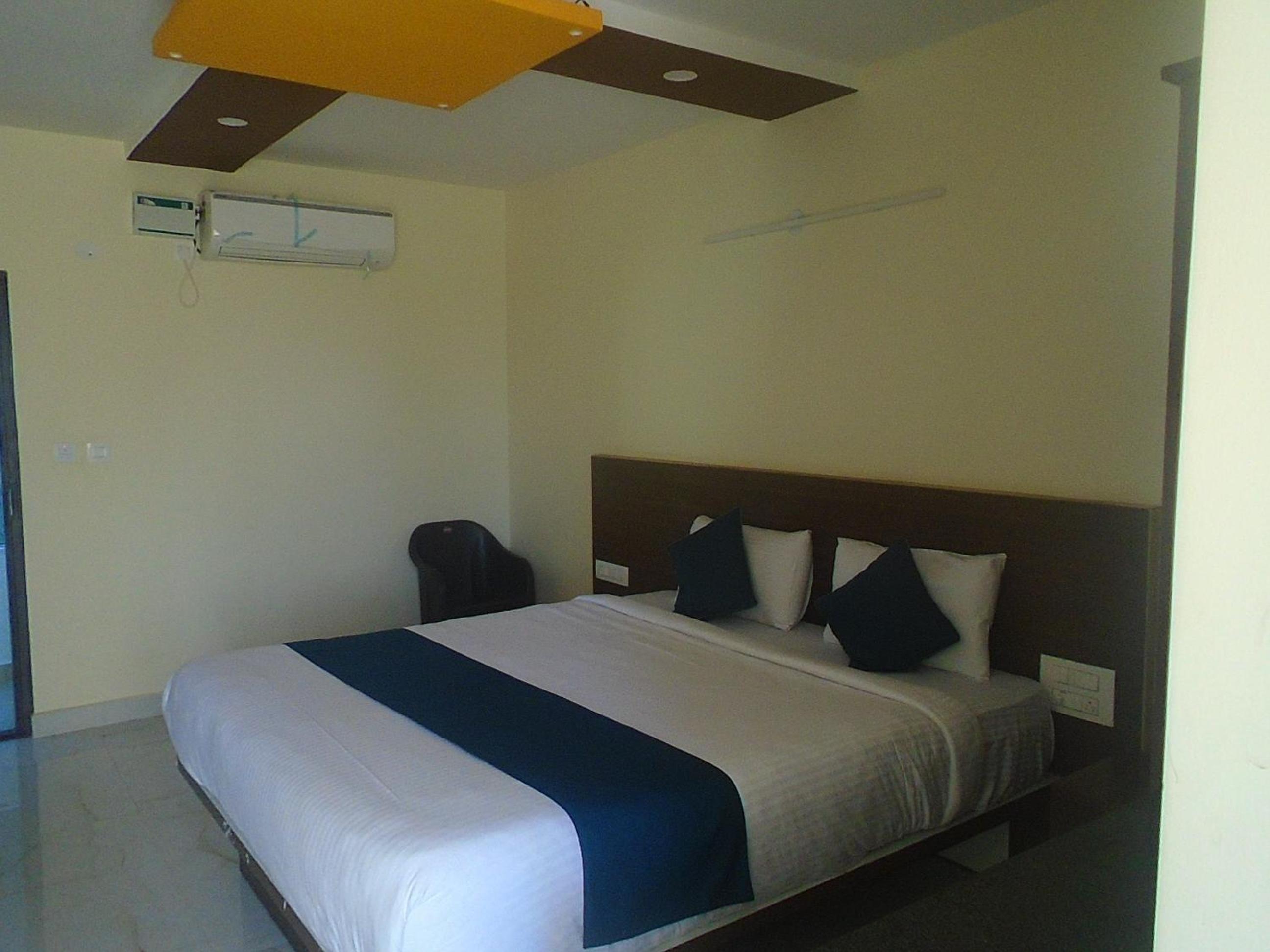 Deluxe Room - Photo 5