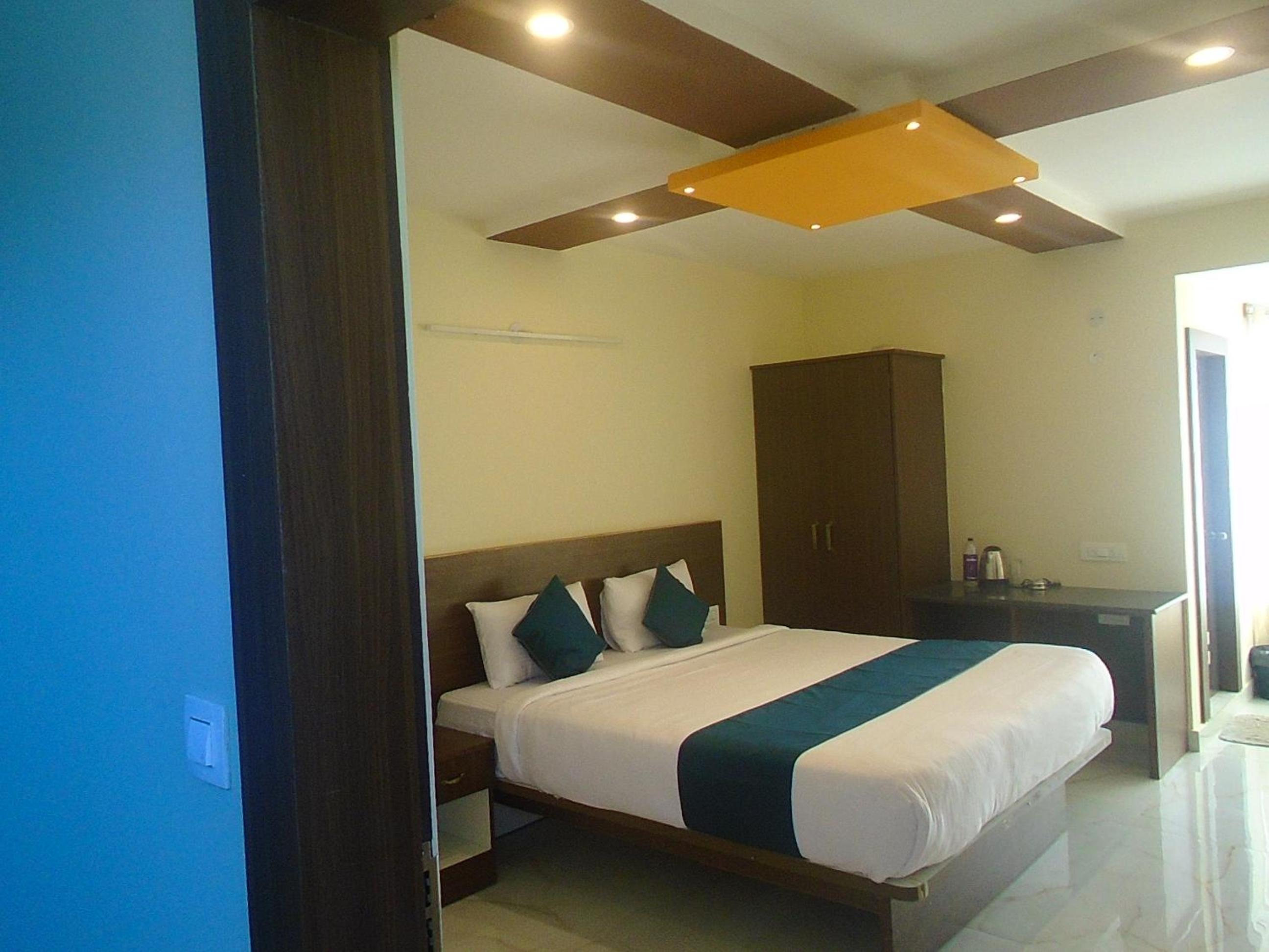 Deluxe Room - Photo 10