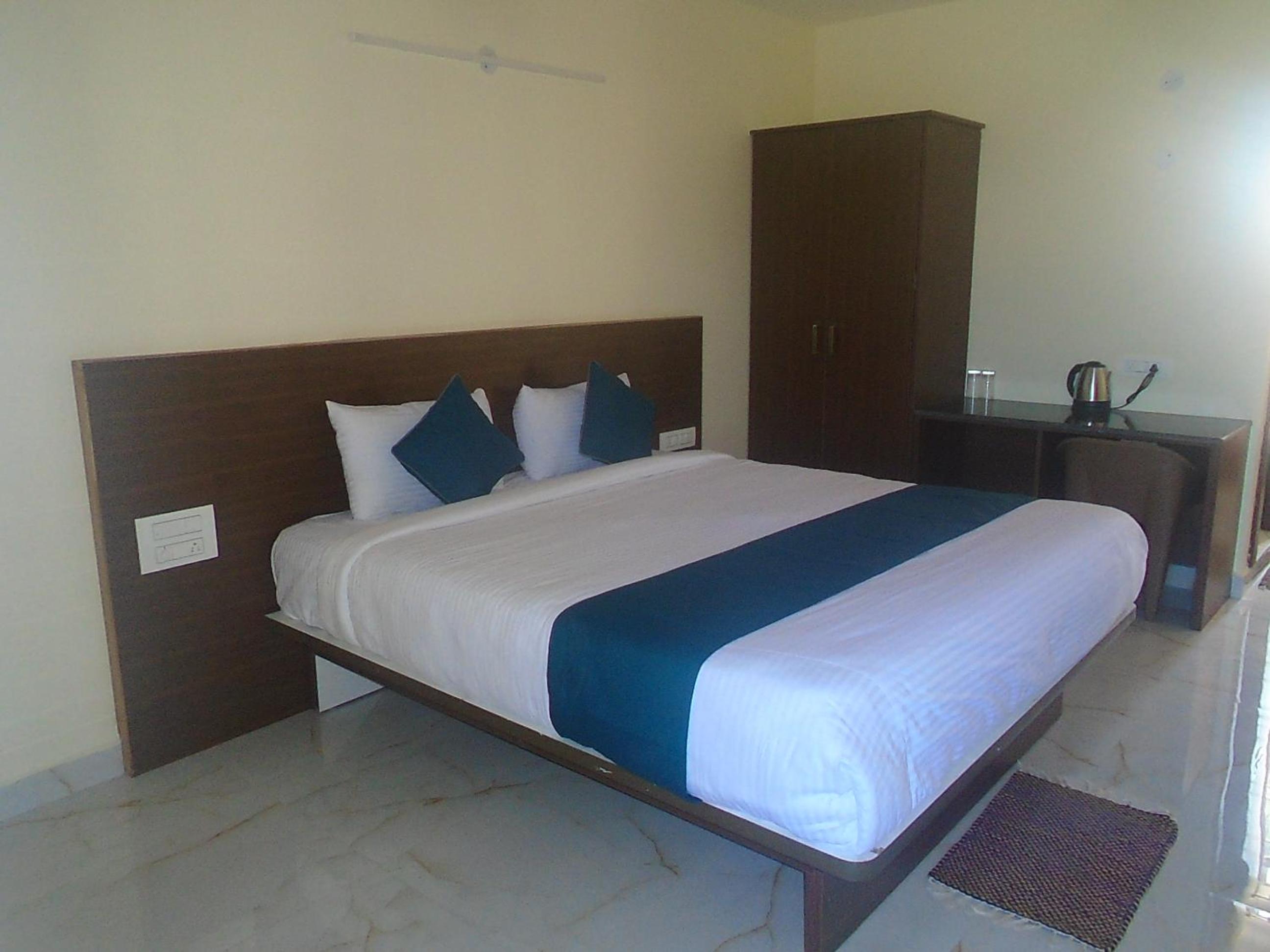 Deluxe Room - Photo 2