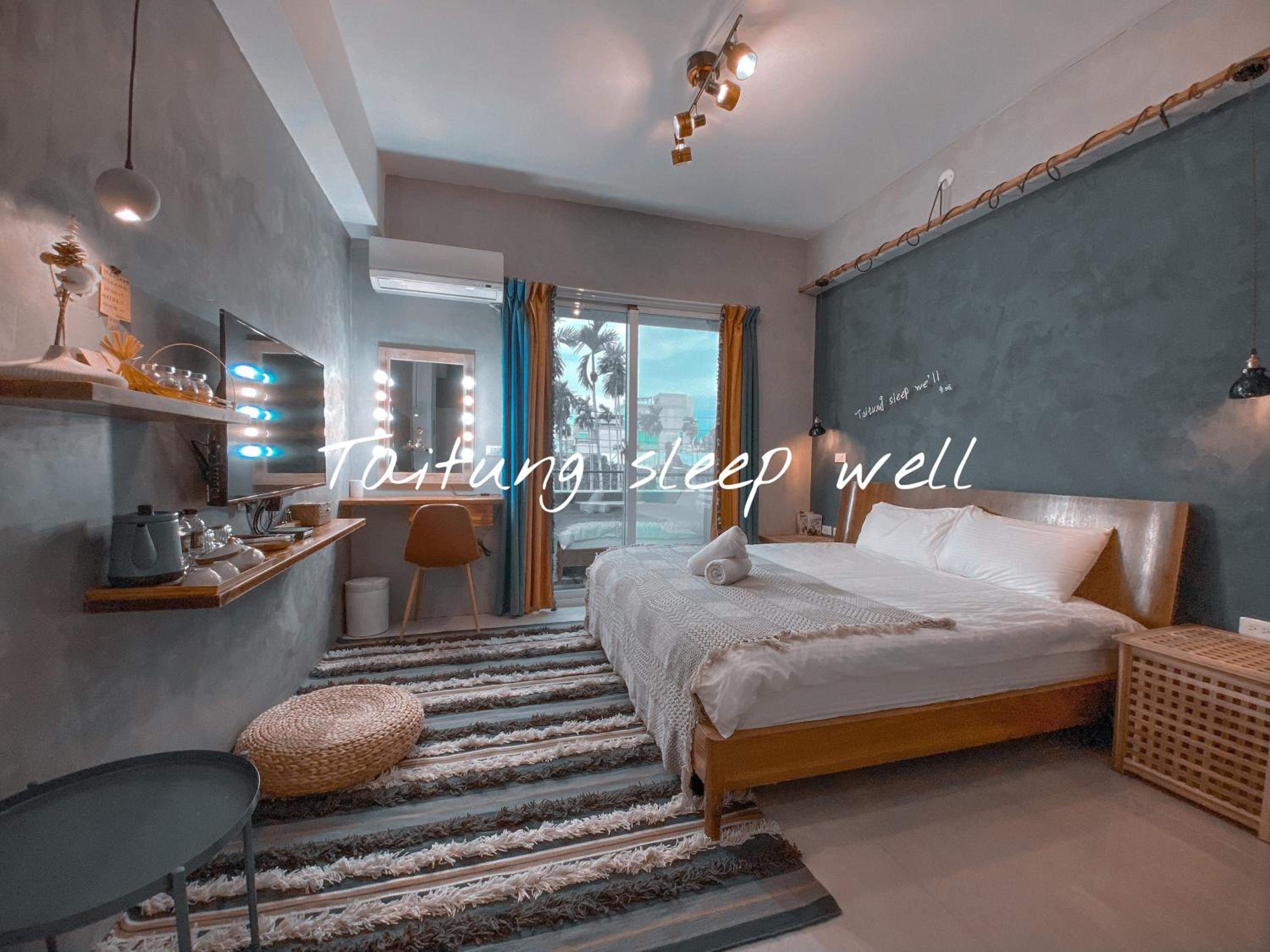 Queen Room with Balcony photo 1