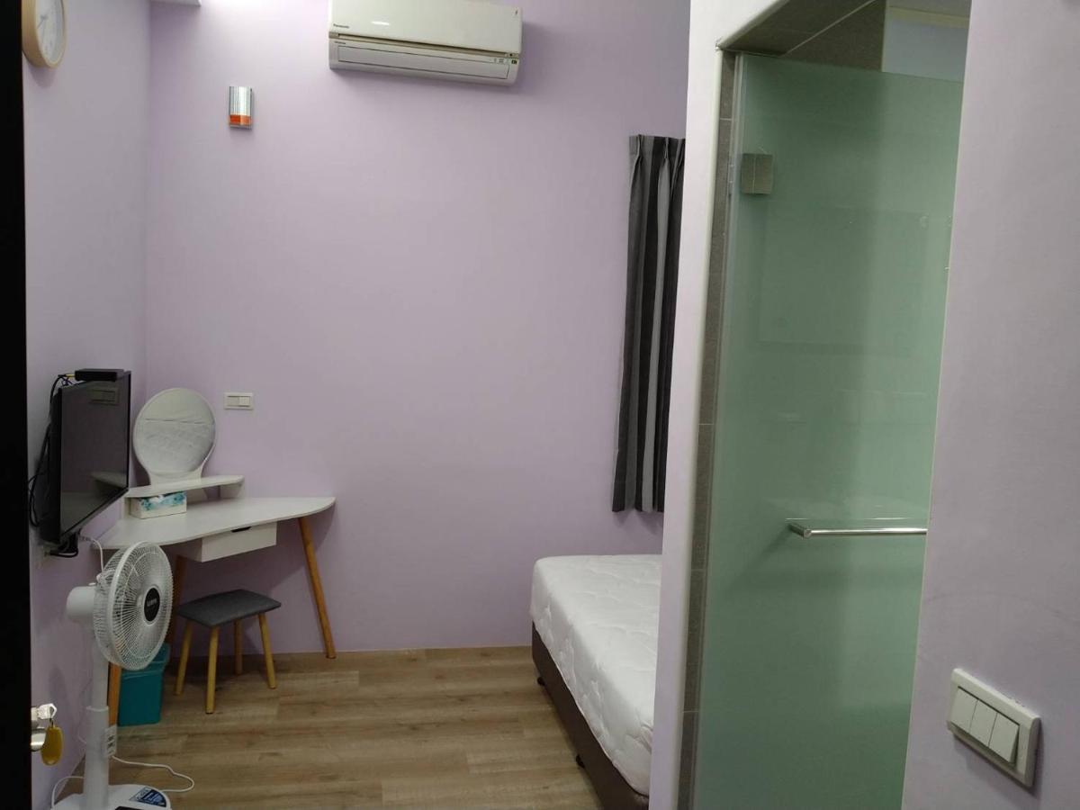 Queen Room photo 1